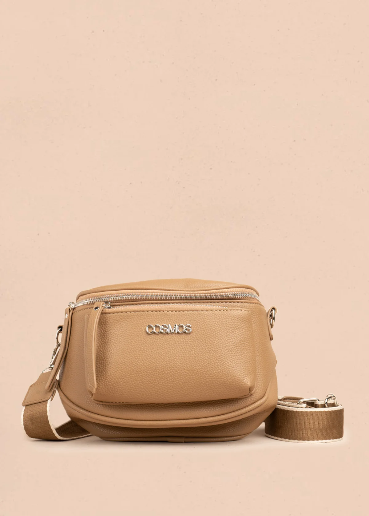 Riñonera color camel con bolsillo frontal y correa ajustable 106804