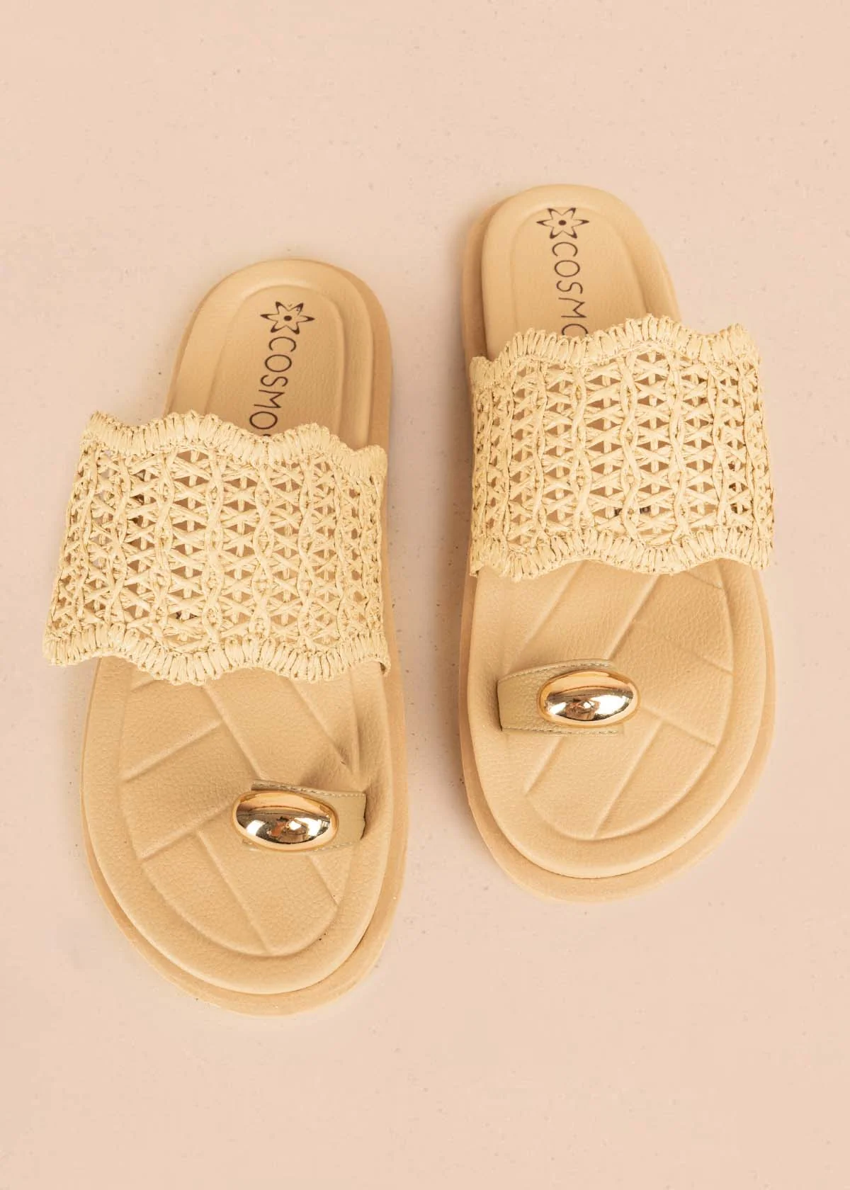 Sandalias planas color beige con diseño tejido y aplique dorado 106956 - Image 4