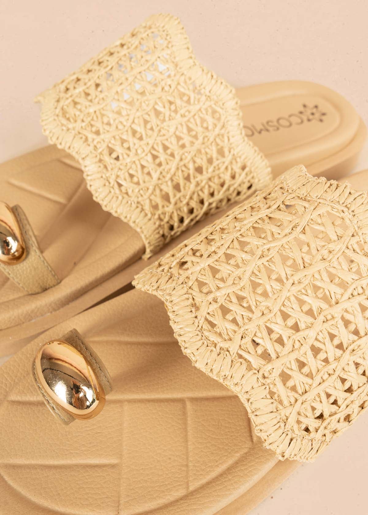 Sandalias planas color beige con diseño tejido y aplique dorado 106956 - Image 5