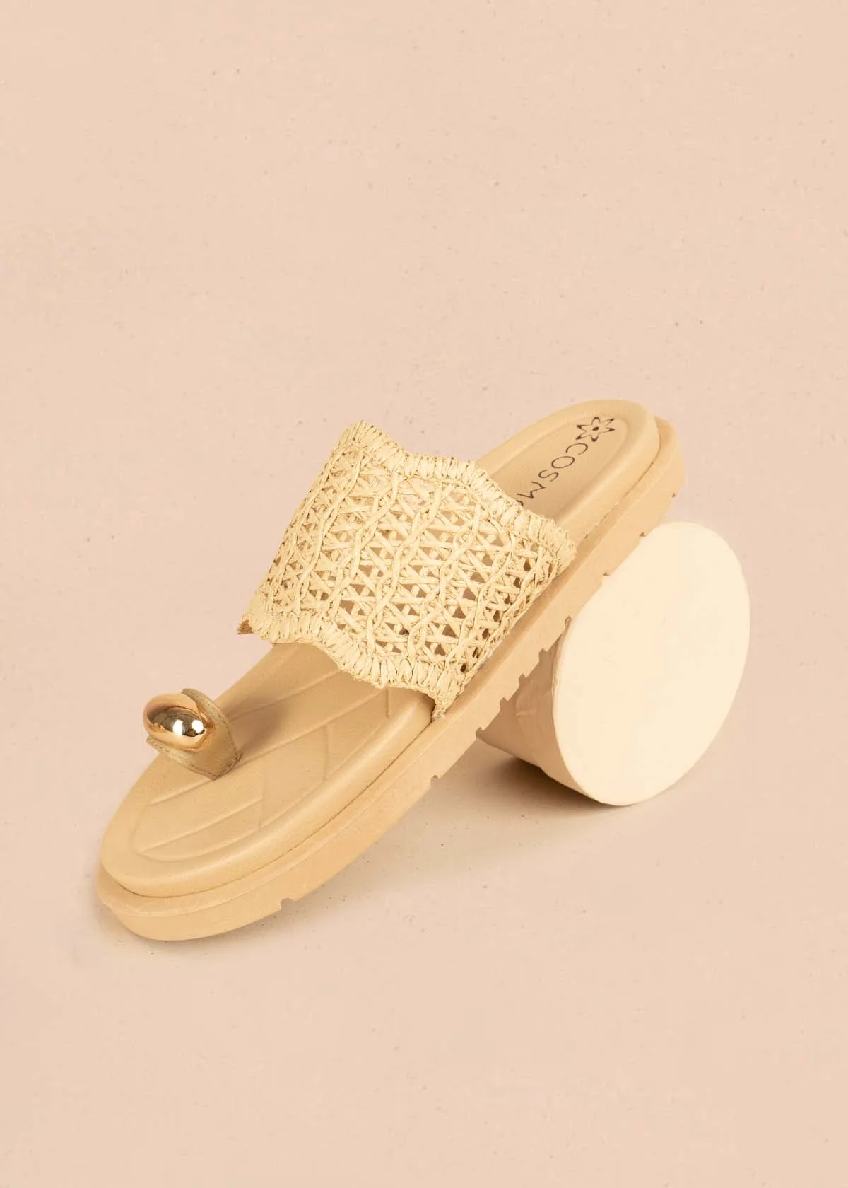 Sandalias planas color beige con diseño tejido y aplique dorado 106956 - Image 7