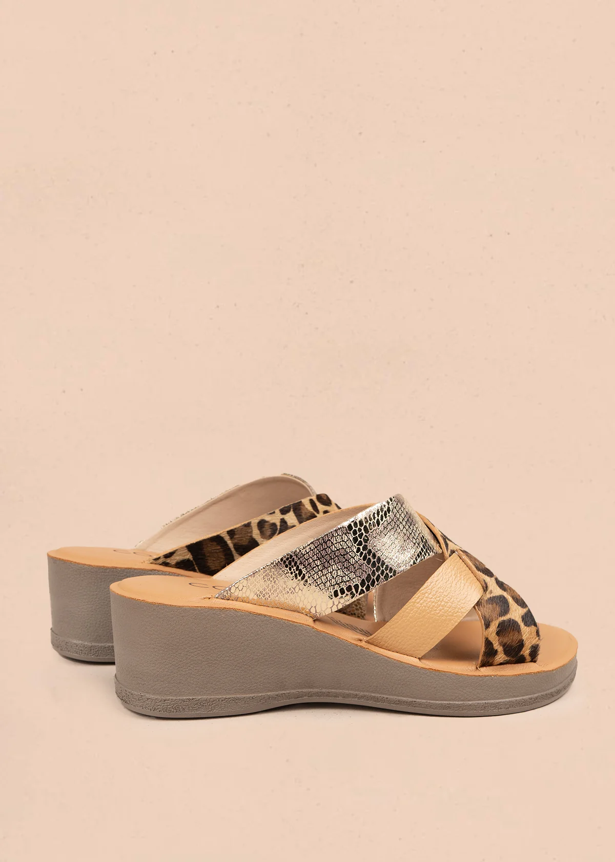 Sandalias en cuero color animal print con plataforma y correas cruzadas 106990 - Image 4