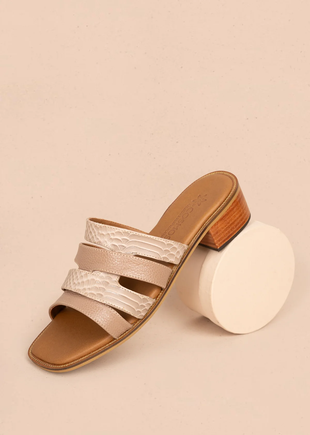 Sandalias en cuero color avellana con tiras en textura croco  107015 - Image 6