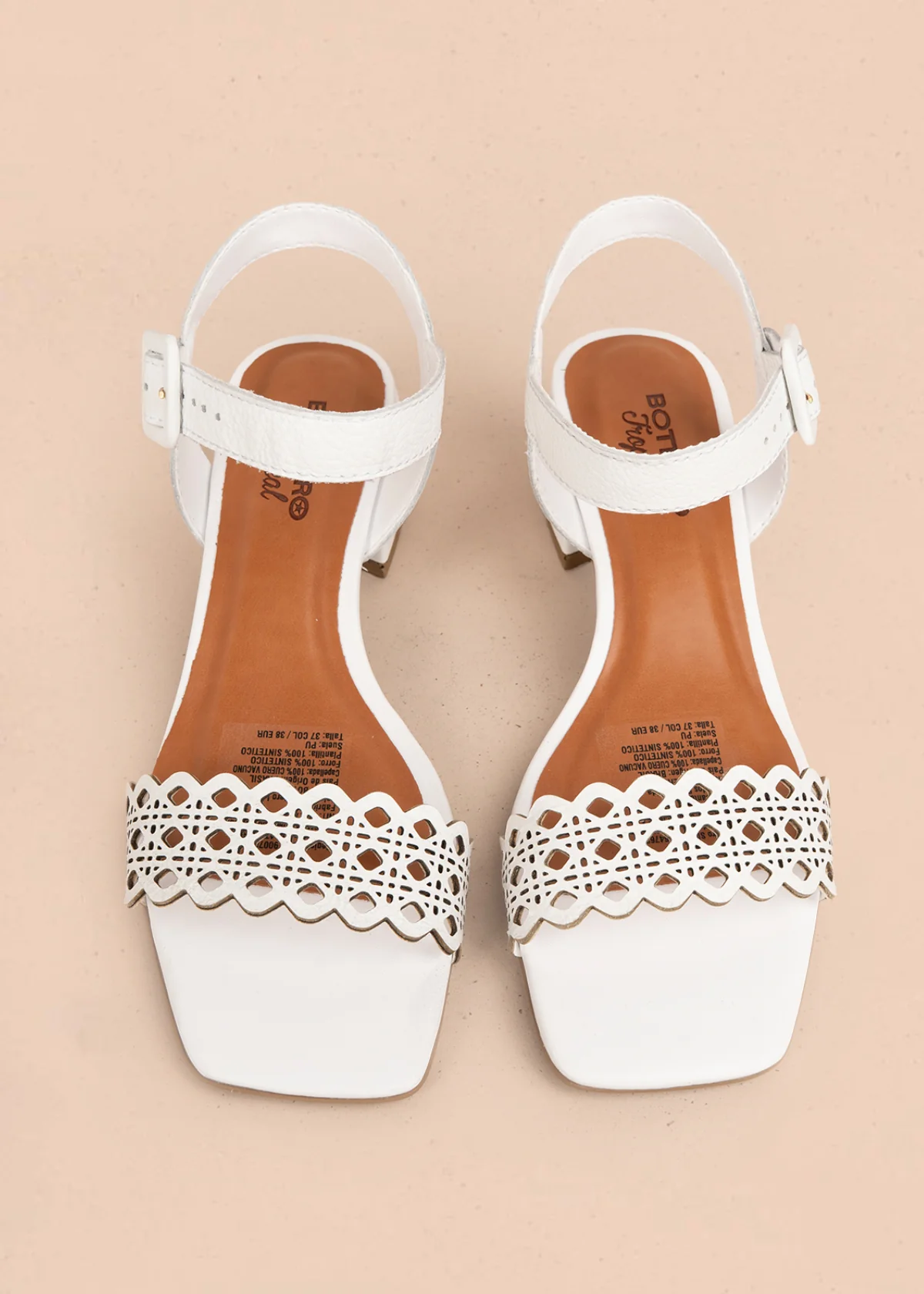 Sandalia en cuero color blanco con perforaciones 105990 - Image 2
