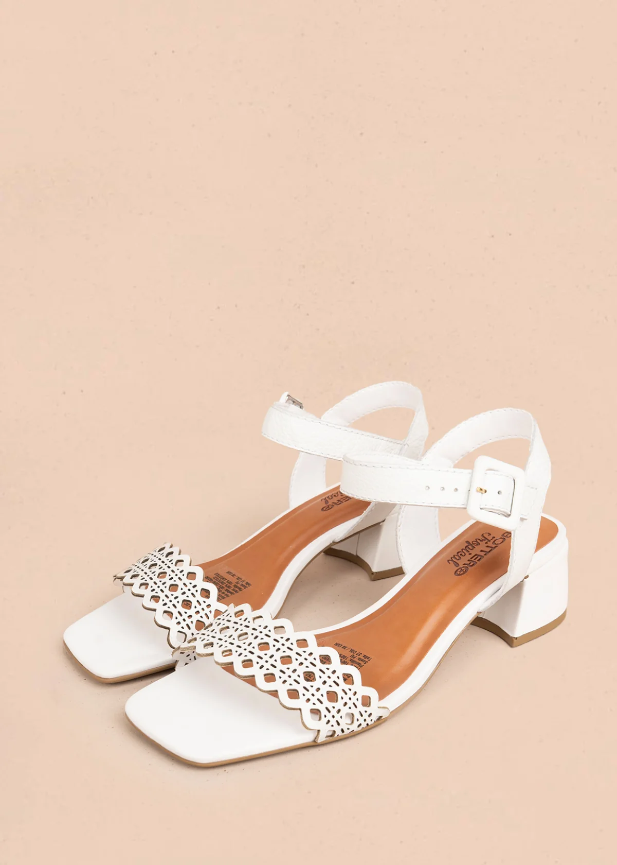 Sandalia en cuero color blanco con perforaciones 105990 - Image 3