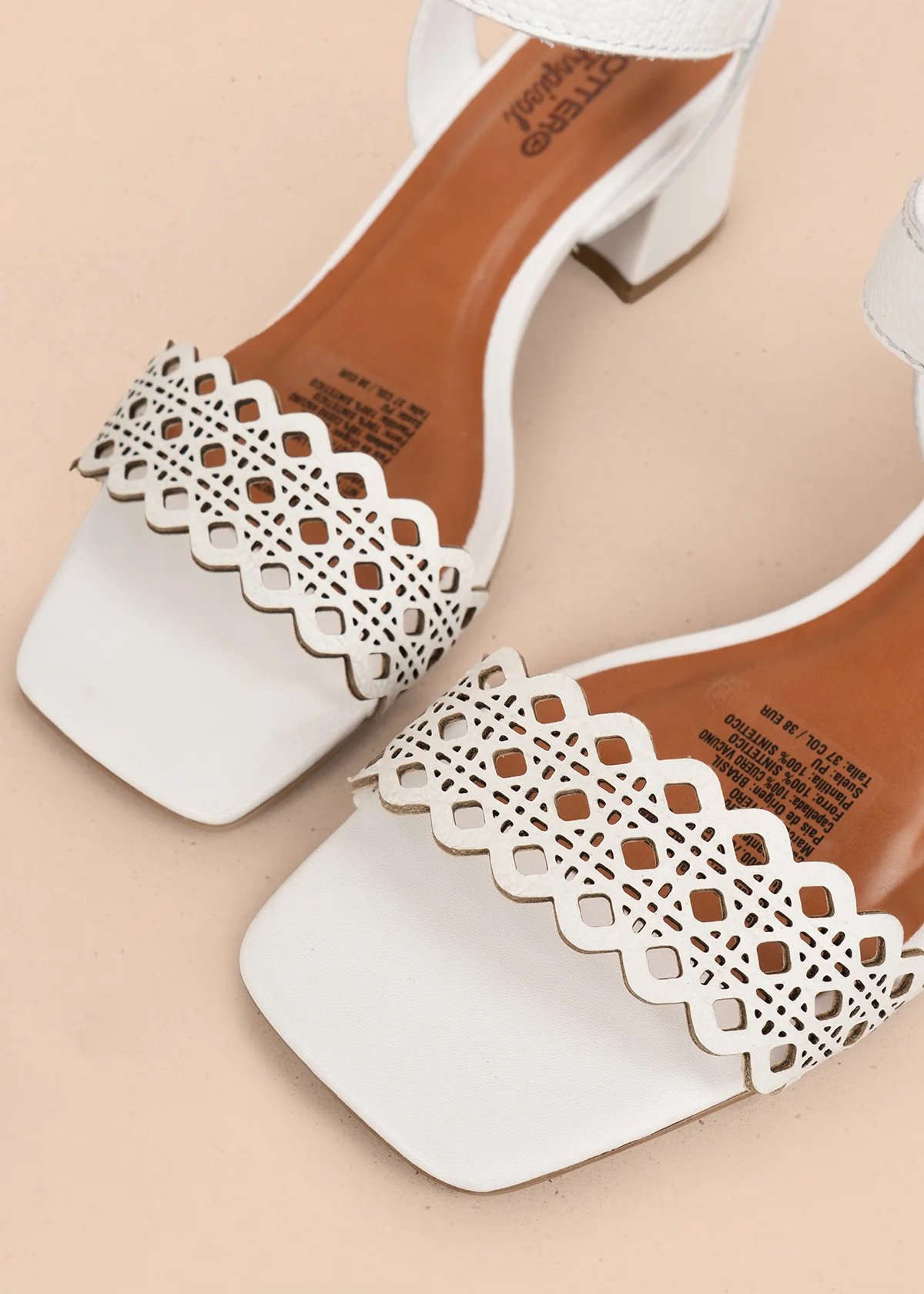 Sandalia en cuero color blanco con perforaciones 105990 - Image 4