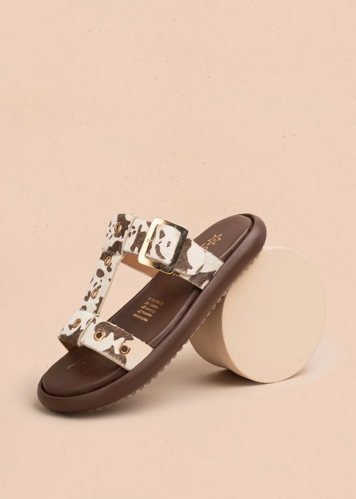 Sandalias planas en cuero color café con tiras animal print 107018 - Image 5