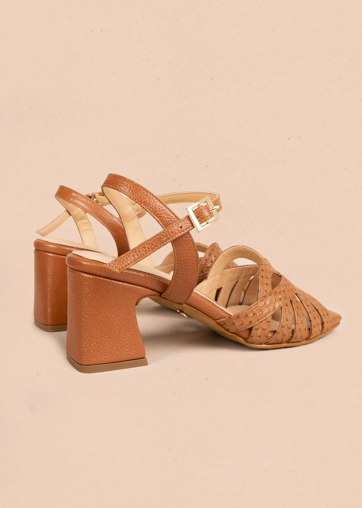 Sandalias de cuero color miel con tiras cruzadas y textura reptil 106507 - Image 5