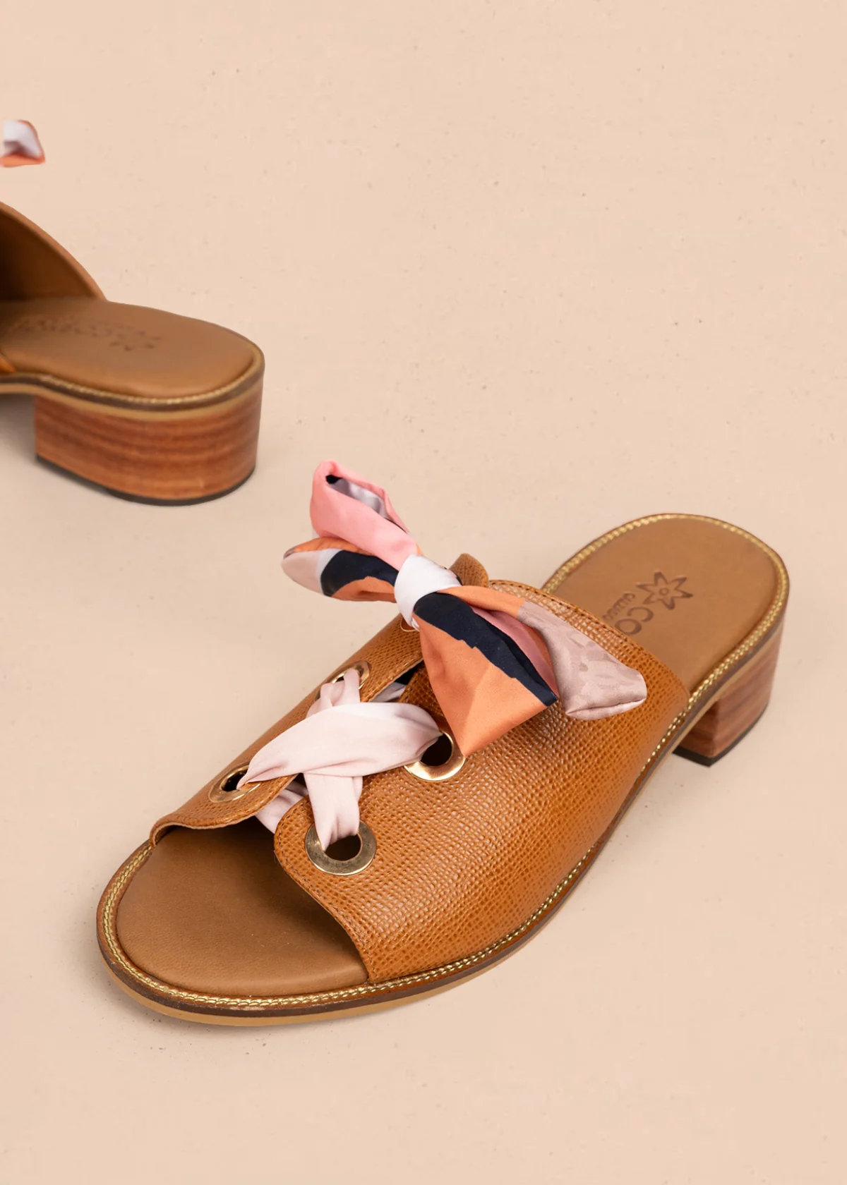Sandalias en cuero color miel con cordón de pañuelo 107016 - Image 5