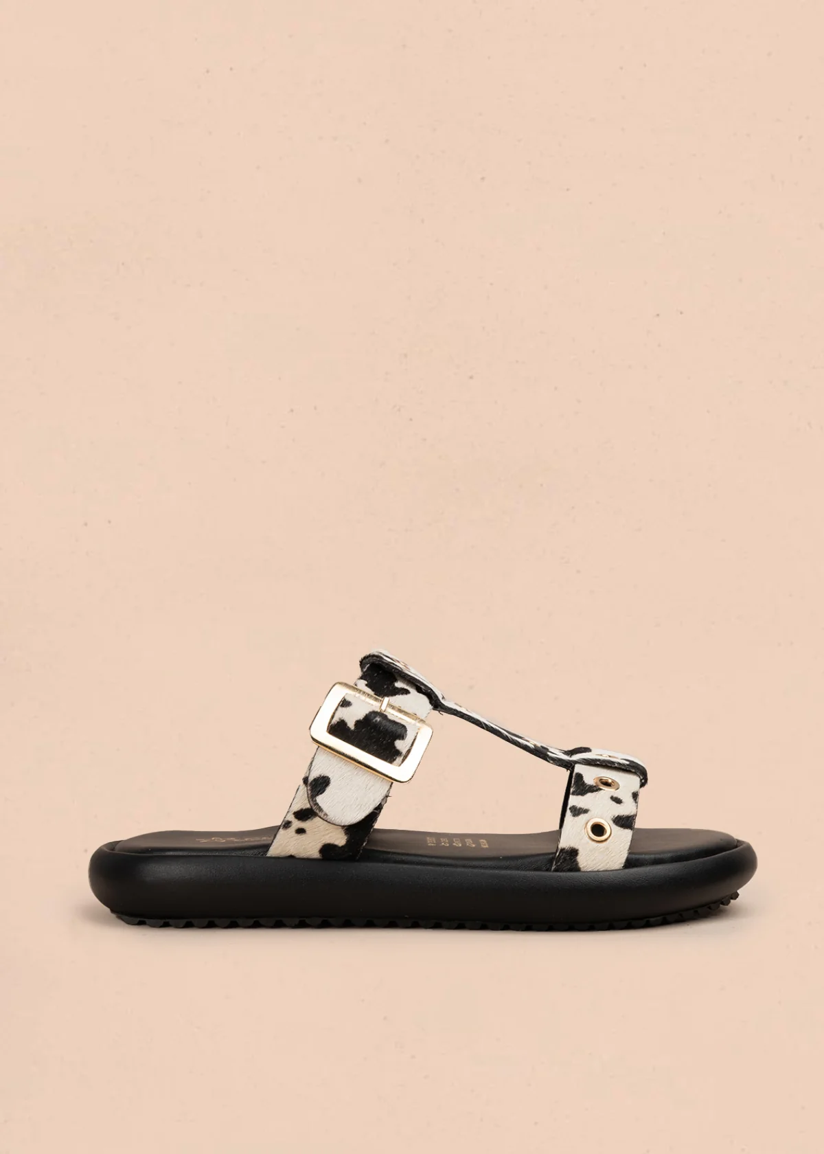 Sandalias planas en cuero color negro con tiras animal print 107018