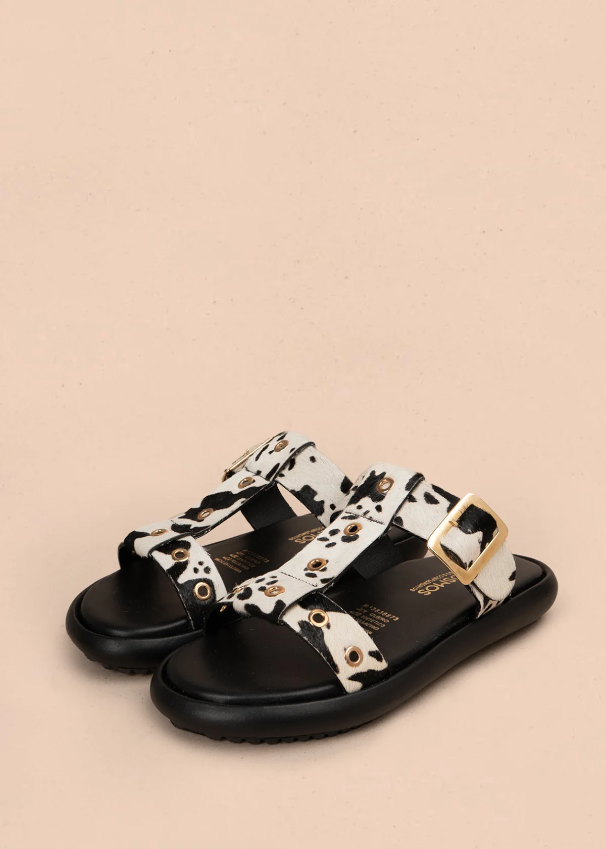 Sandalias planas en cuero color negro con tiras animal print 107018 - Image 3