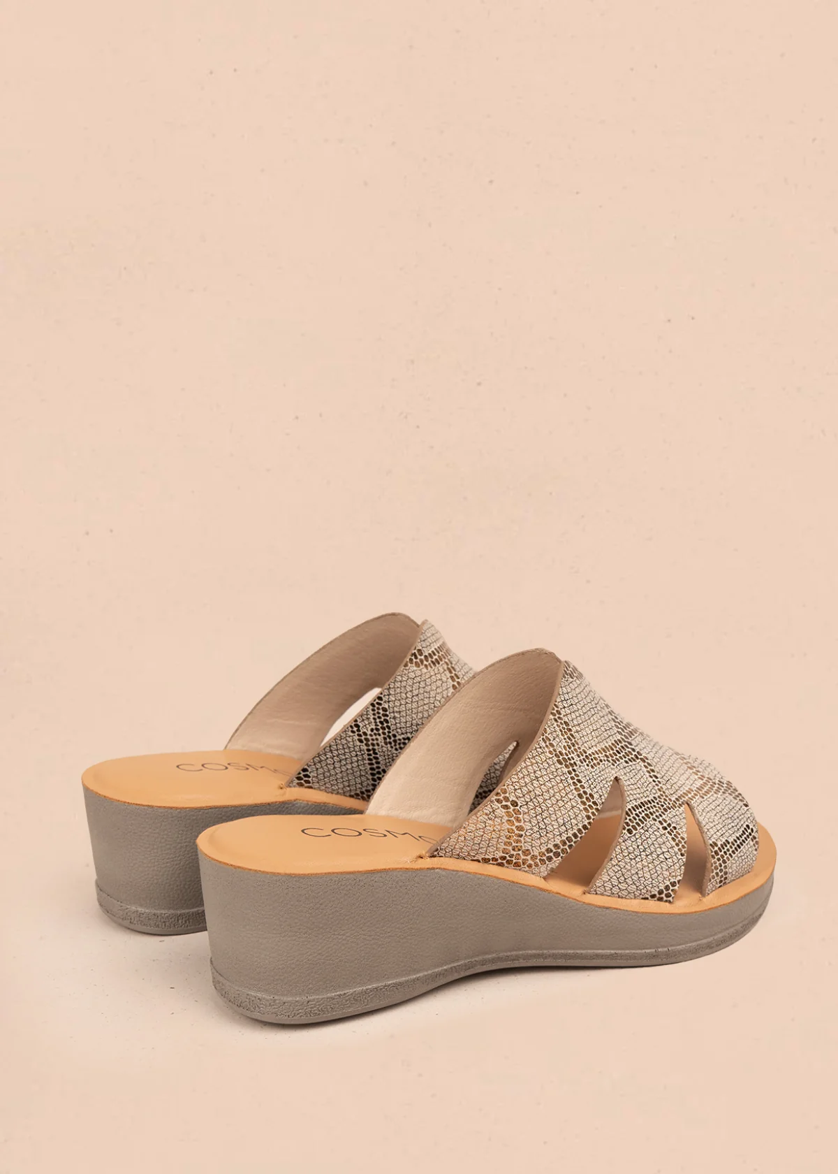 Sandalias en cuero color ocre con plataforma y textura tipo pitón 106987 - Image 4