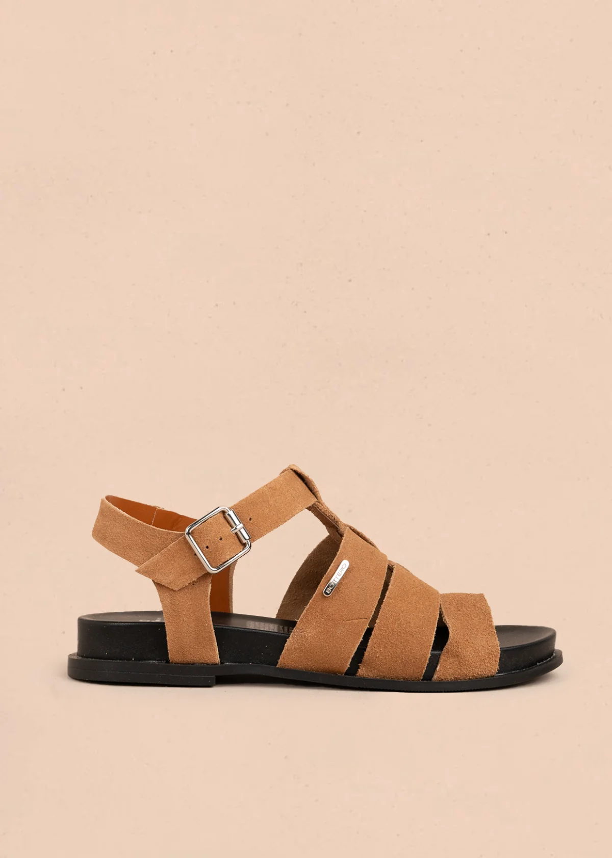 Sandalia plana en cuero color miel con tiras anchas 105980