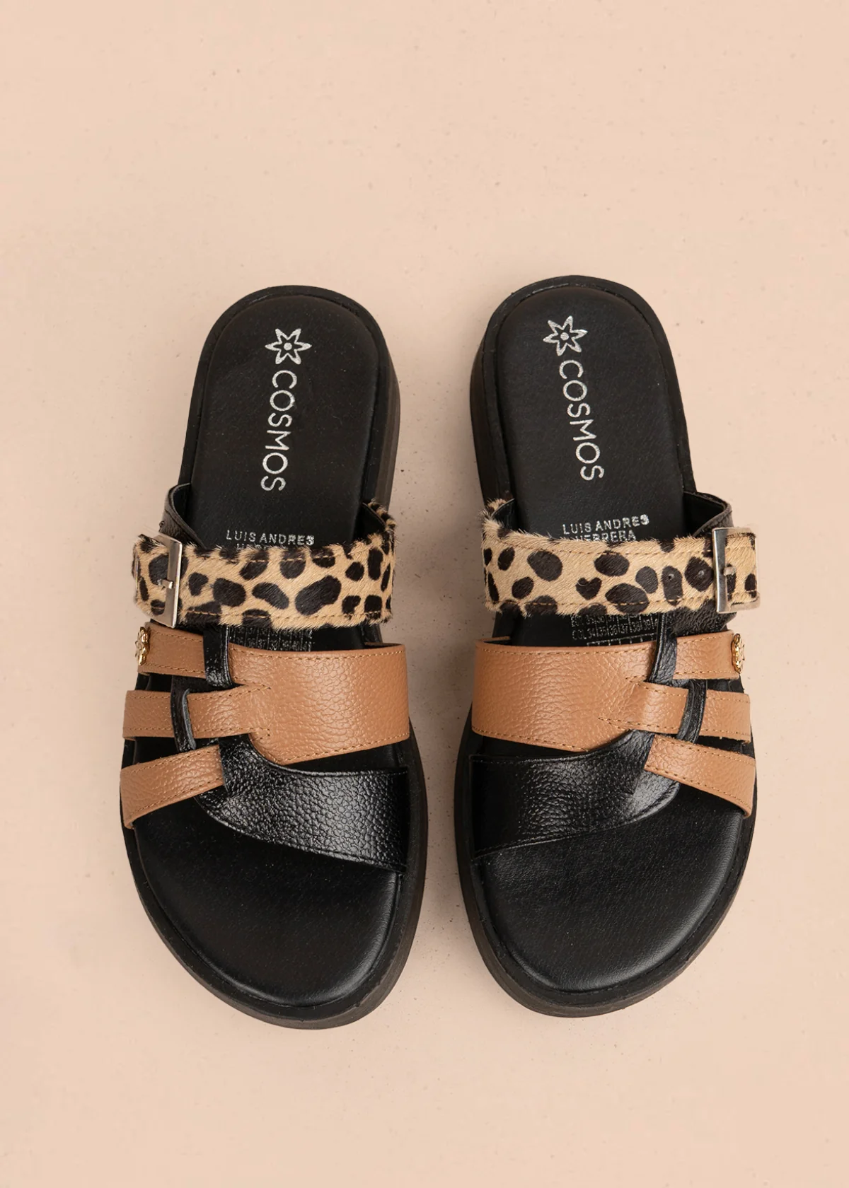 Sandalia plana en cuero color negro con tiras combinadas café y animal print 106055 - Image 3