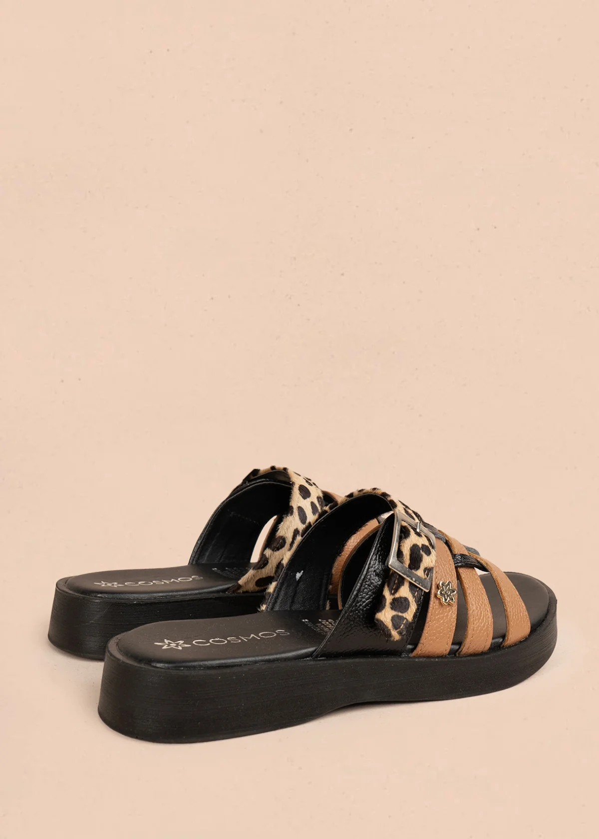 Sandalia plana en cuero color negro con tiras combinadas café y animal print 106055 - Image 4