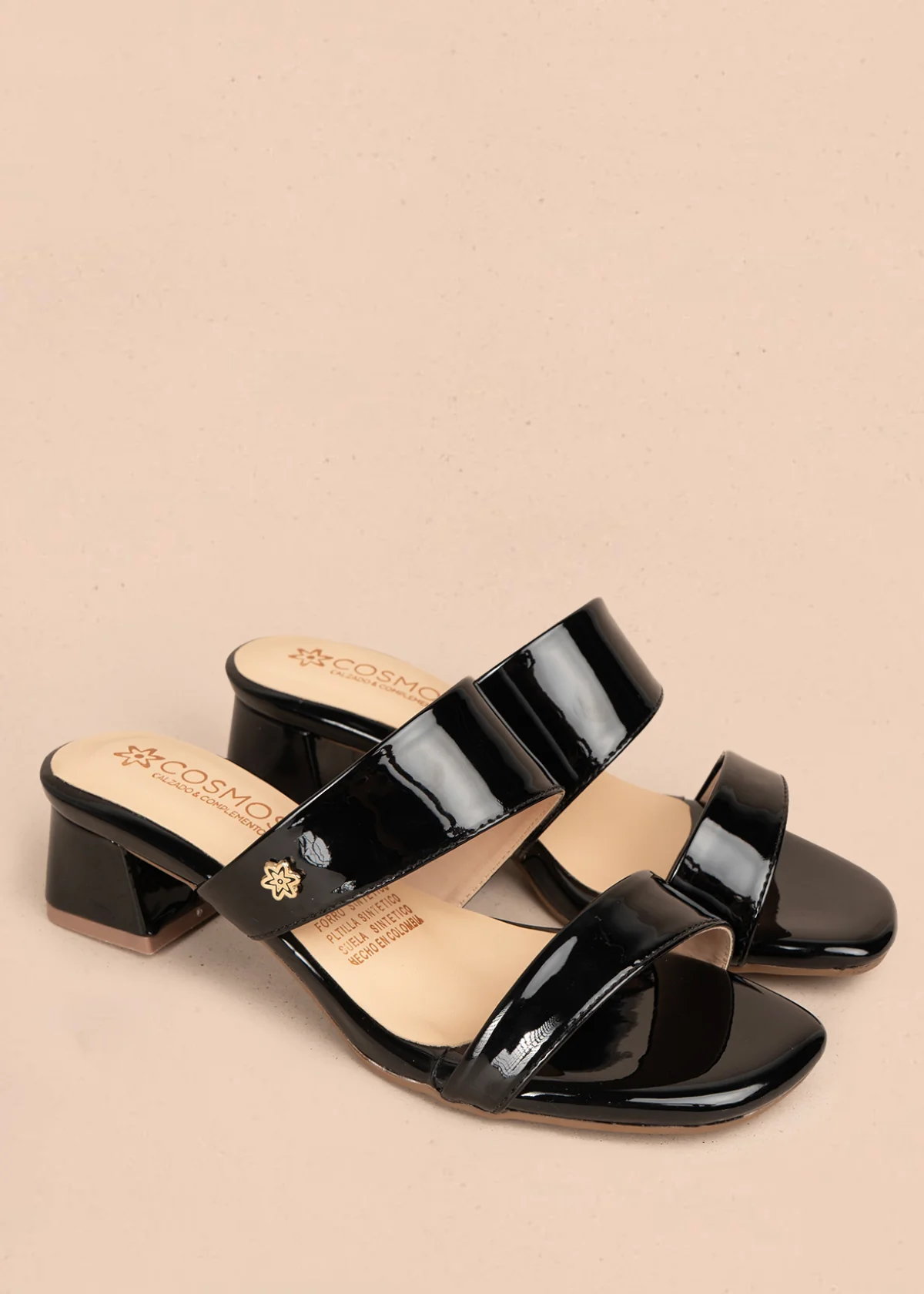 Sandalia en charol color negro con diseño de punta abierta y tacón bajo 106089 - Image 2