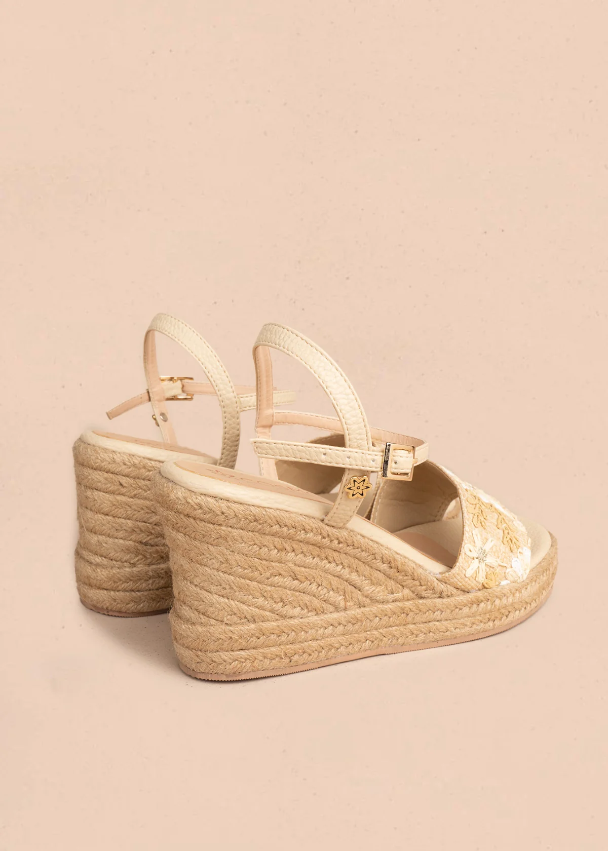 Sandalias con plataforma color beige con banda bordada floral 106535 - Image 4