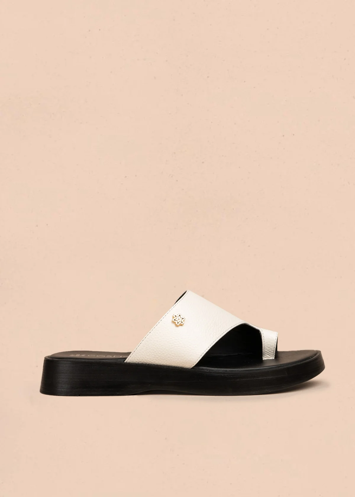 Sandalias en cuero color blanco con suela chunky 106557