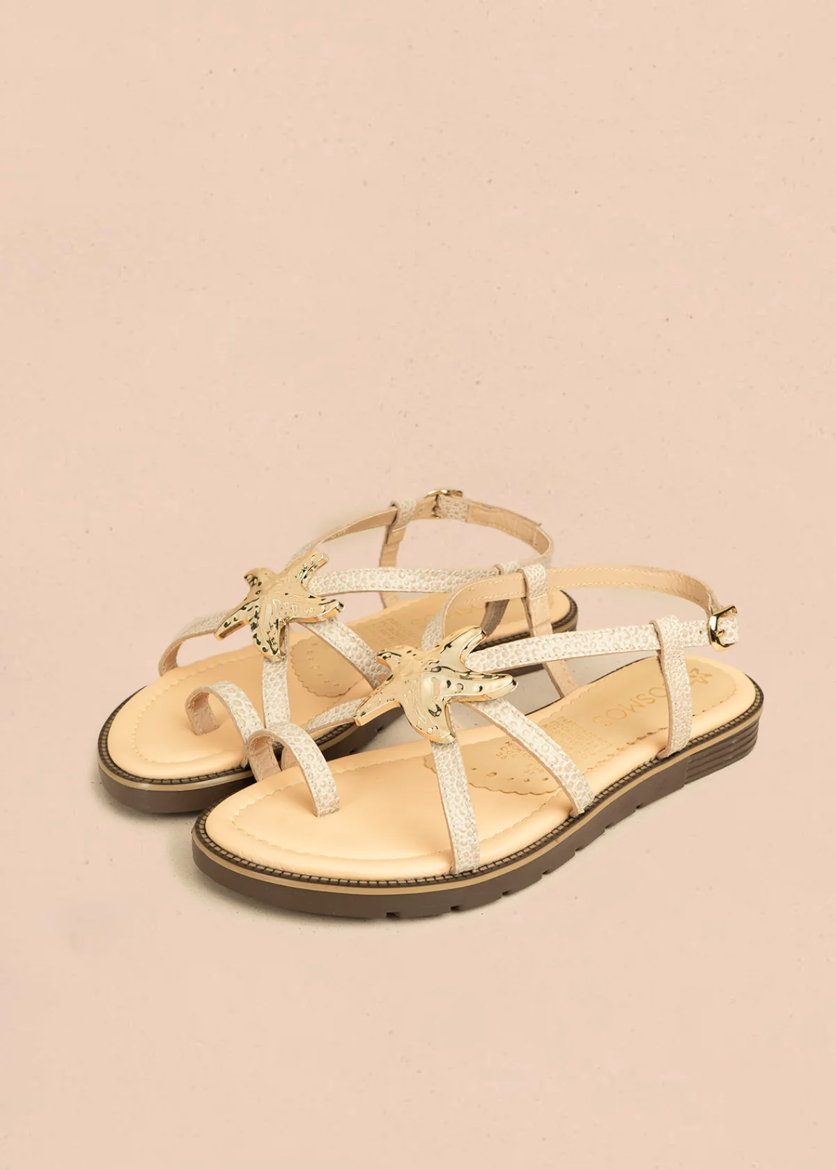 Sandalias planas color blanco con detalle de estrella marina metálica 106519 - Image 3