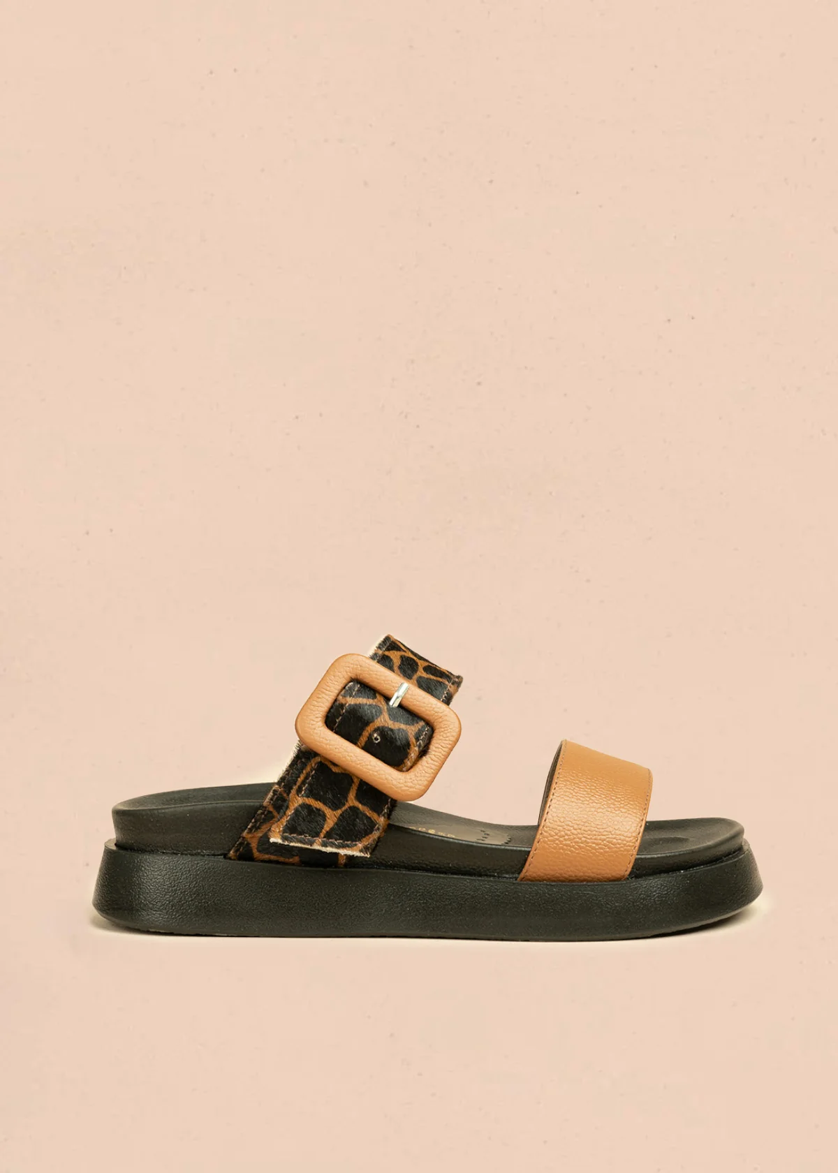 Sandalias en cuero color miel con detalles animal print 106516