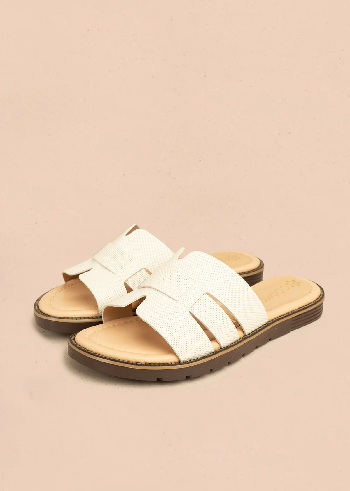 Sandalias planas en cuero color talco con textura microperforada 106517 - Image 2