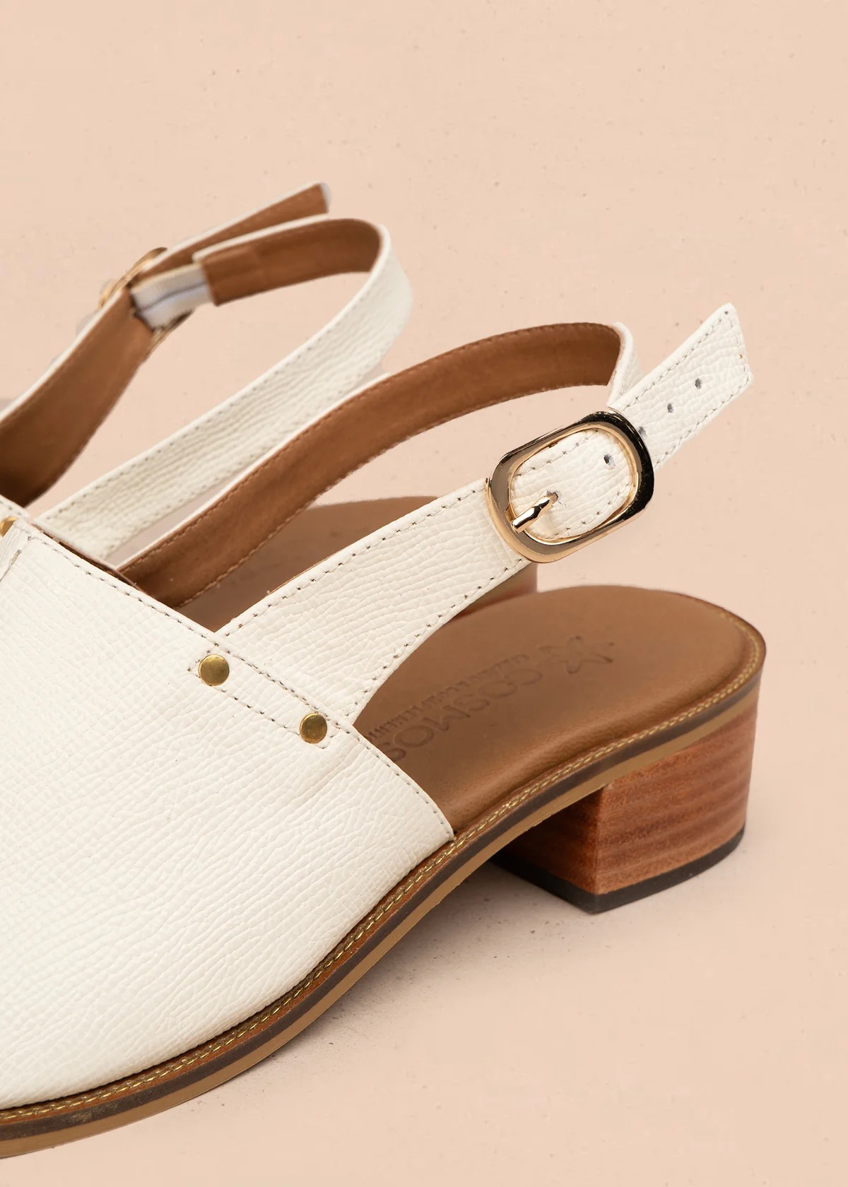 Sandalias altas color talco con textura croco y correa ajustable 107019 - Image 4