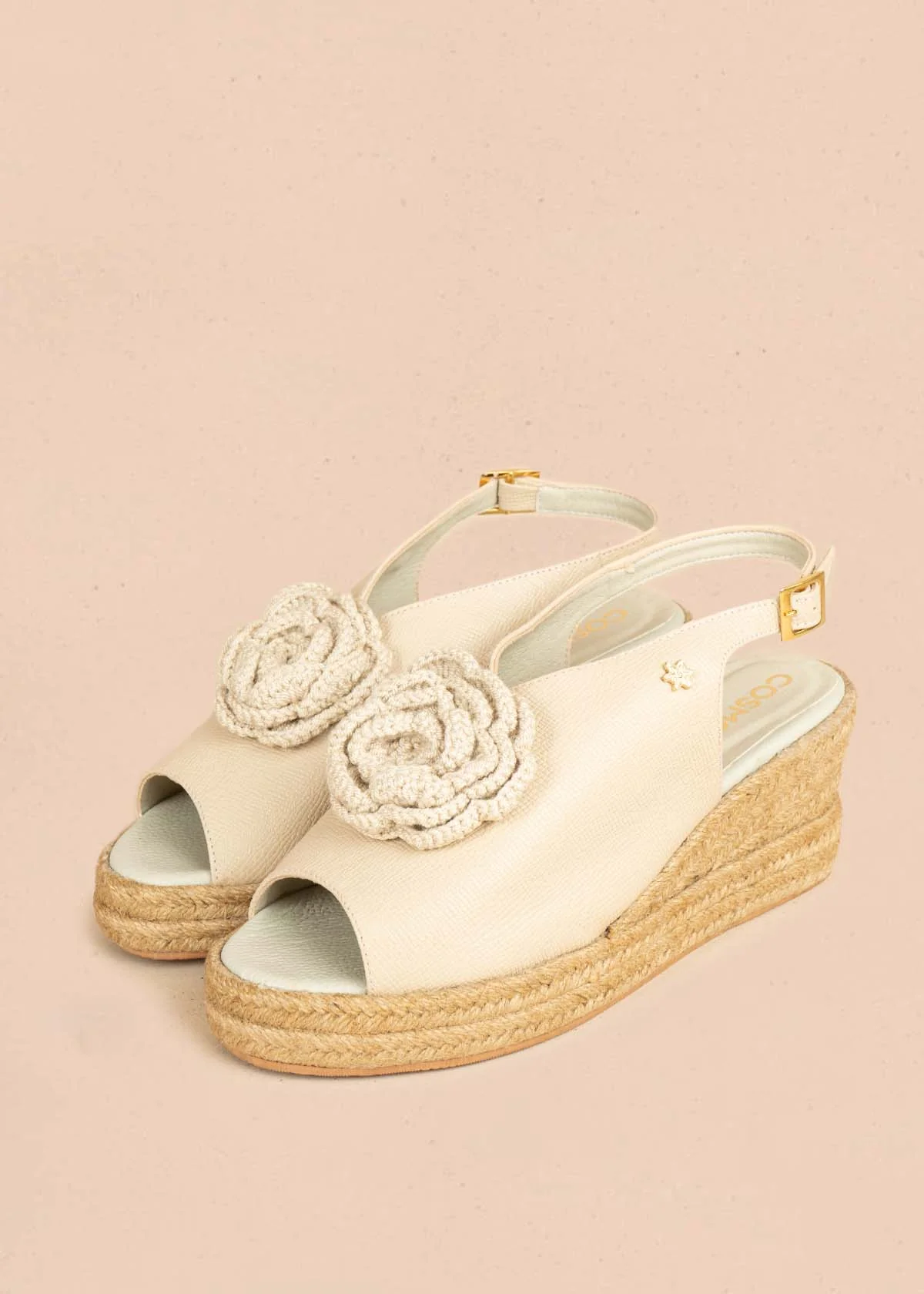 Sandalias en cuero color taupe con detalle rosa tejida y plataforma en yute 106034 - Image 2