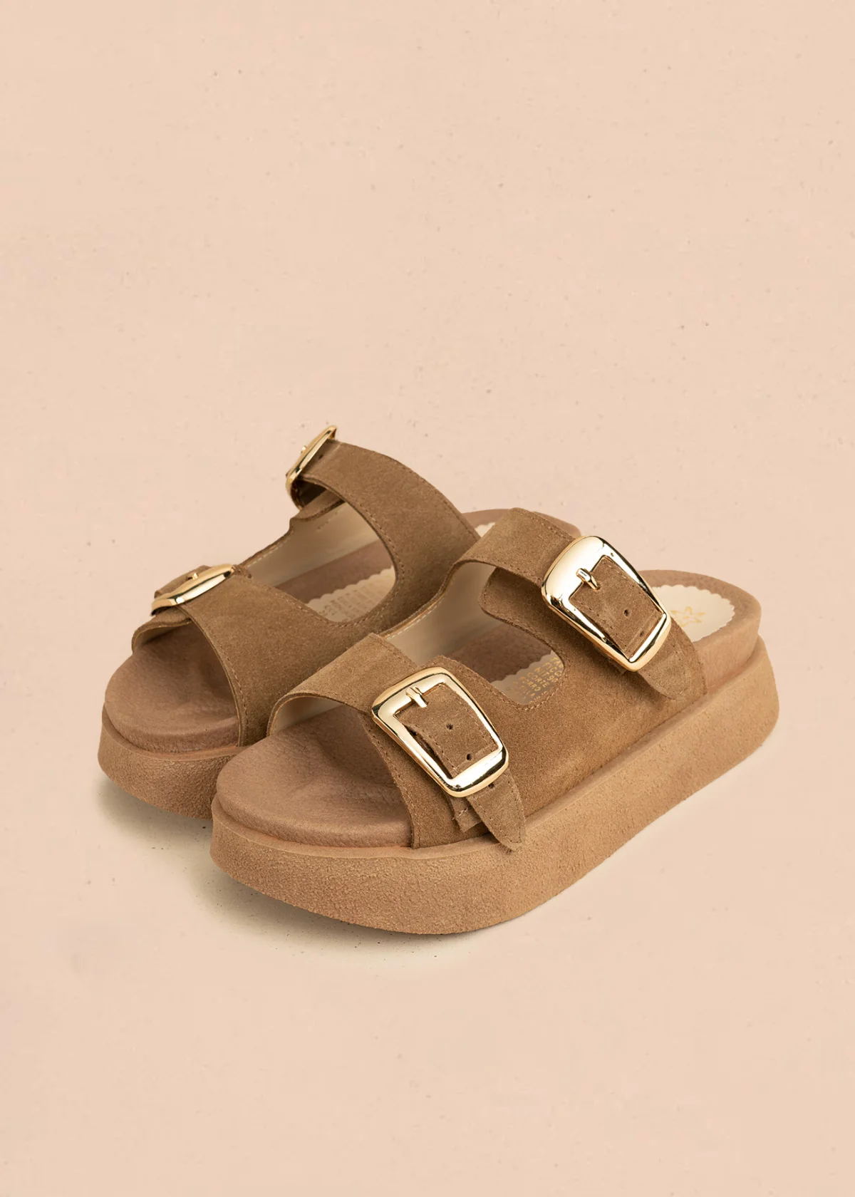 Sandalias planas de cuero carnaza color miel con doble hebilla 106522 - Image 2