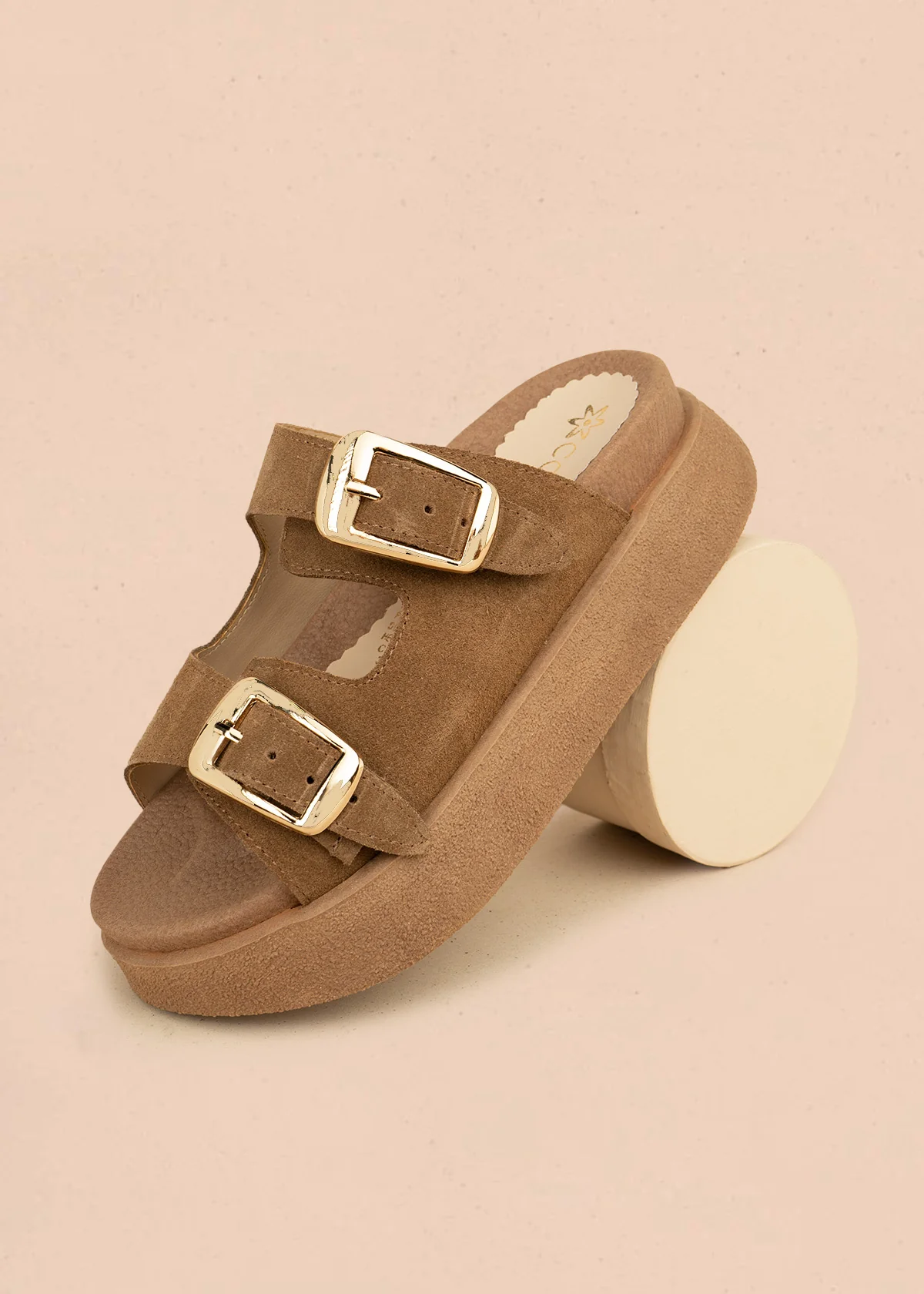 Sandalias planas de cuero carnaza color miel con doble hebilla 106522 - Image 4