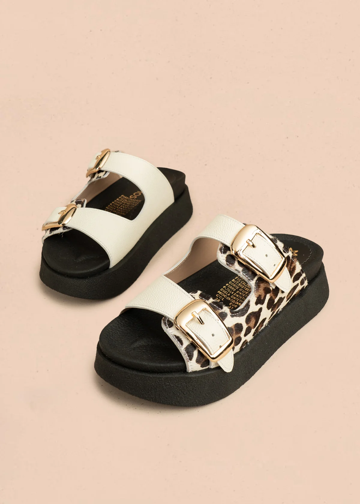 Sandalias planas de cuero color talco con detalle animal print 106515 - Image 3