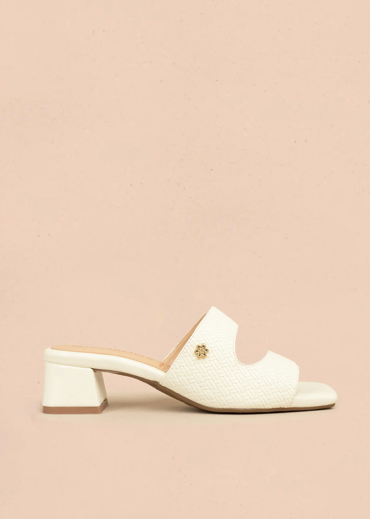 Sandalias color talco con textura trenzada 106528