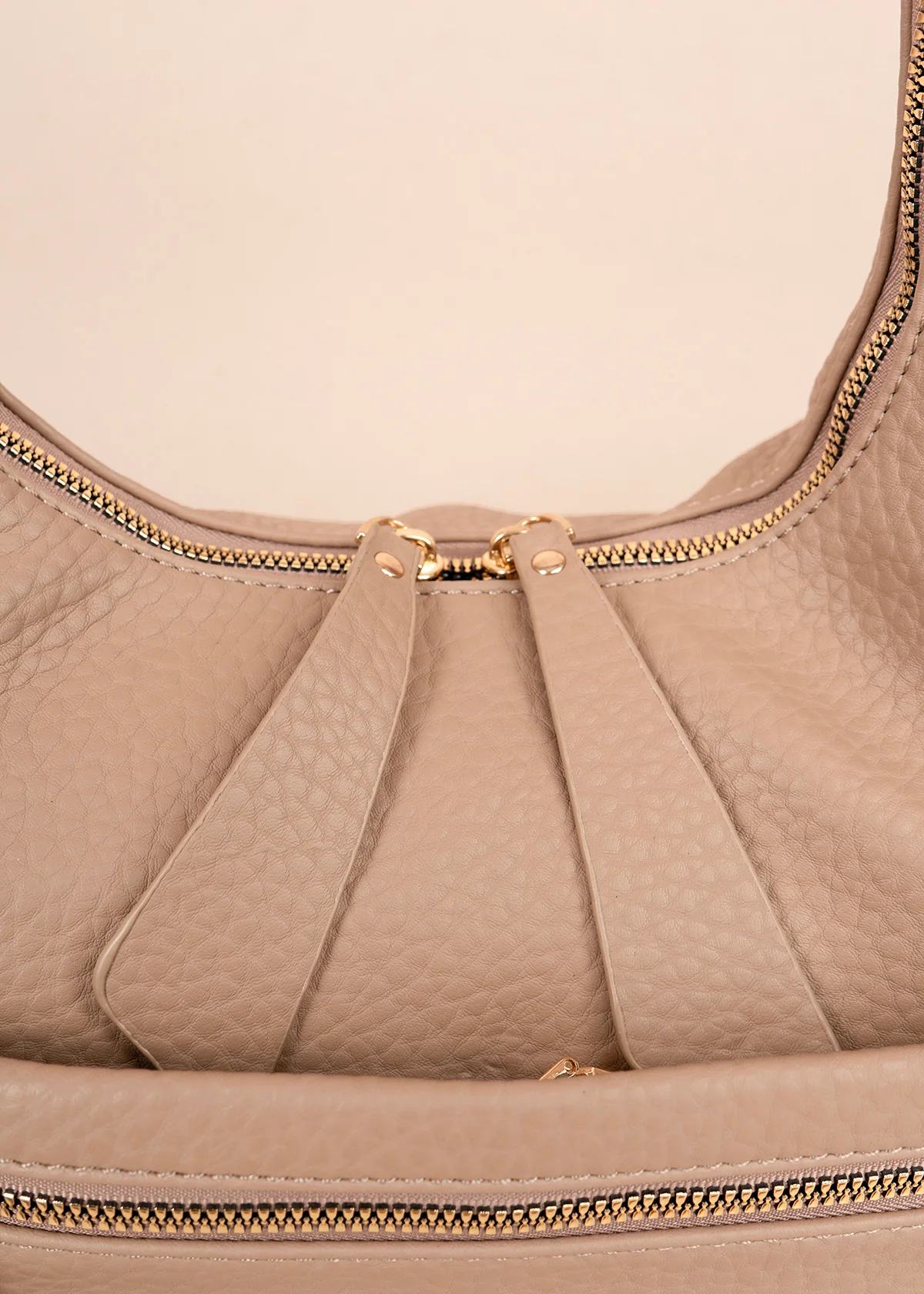 Bolso tipo shopping color moca silueta hobo 106330 - Image 5