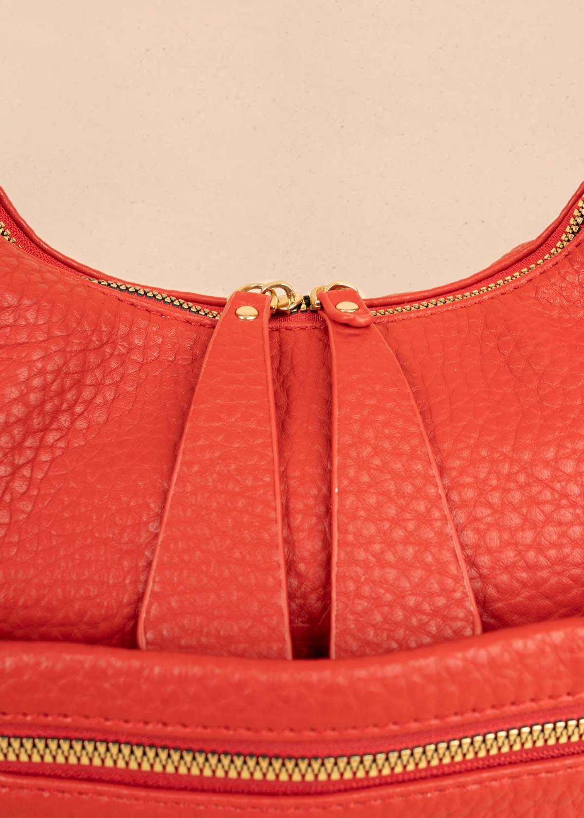Bolso tipo shopping color rojo silueta hobo 106330 - Image 3