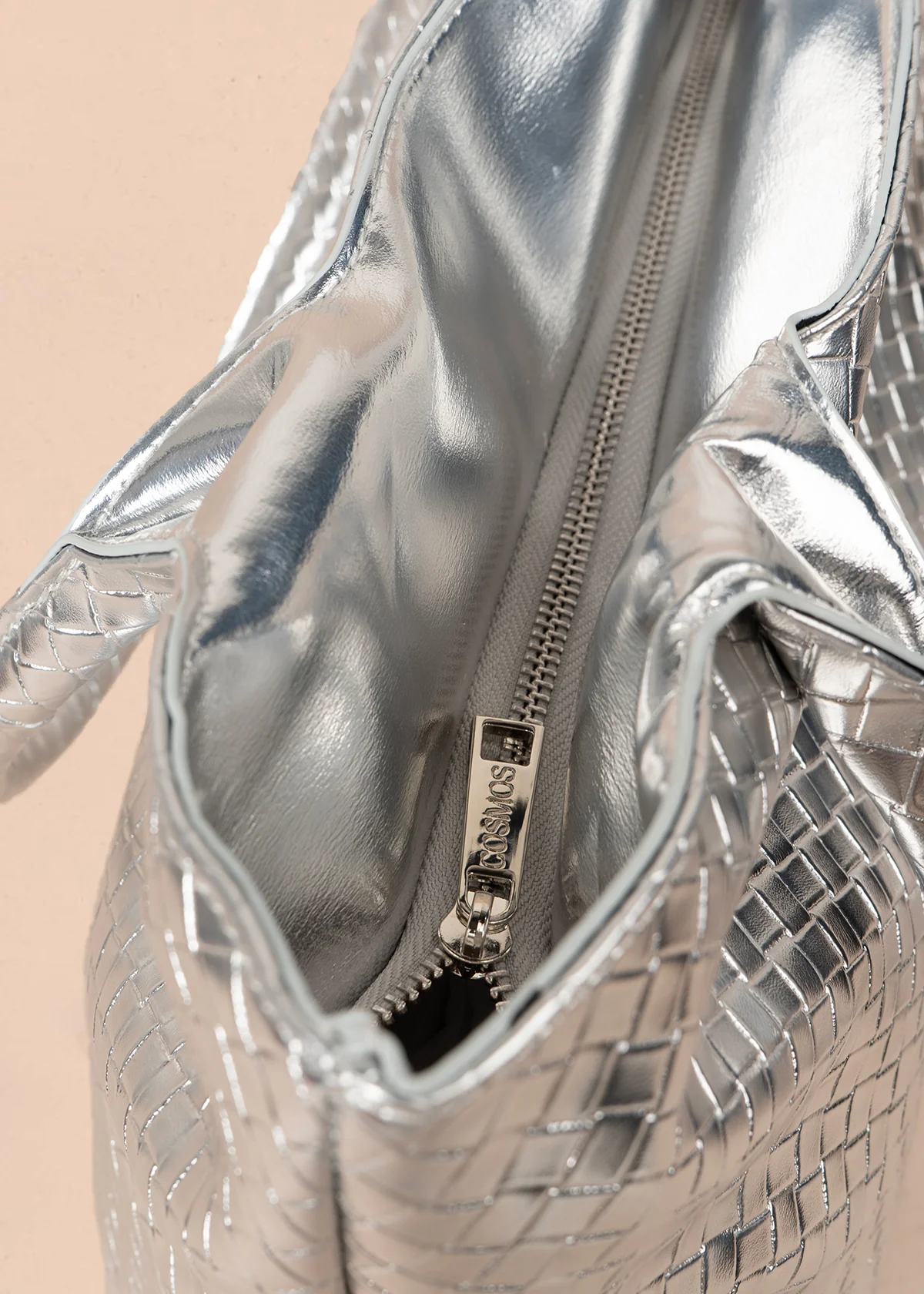Bolso tipo shopping color plata con textura en cuadros 106975 - Image 4