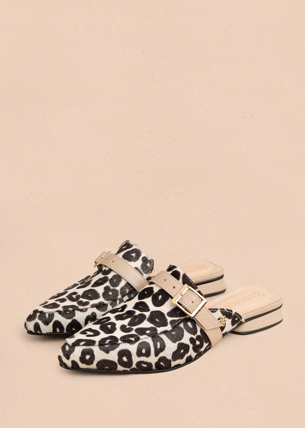 Zueco en cuero color animal print con hebilla decorativa 106053 - Image 2