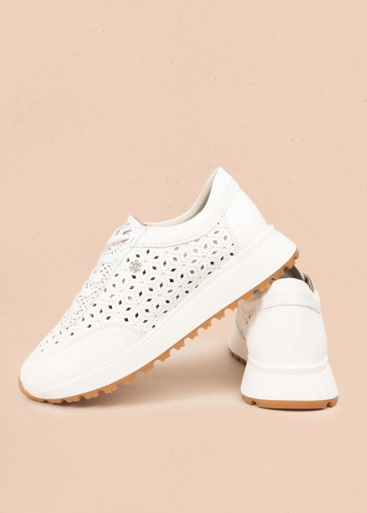 Tenis casuales en cuero color blanco con perforaciones 106019 - Image 3