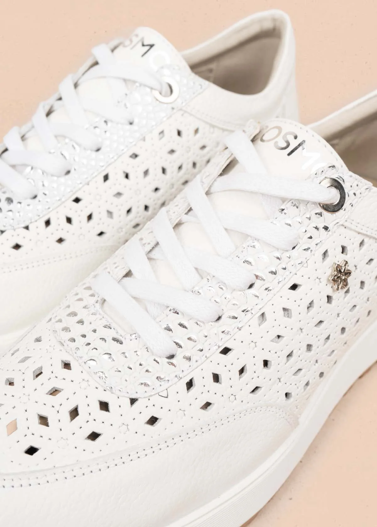Tenis casuales en cuero color blanco con perforaciones 106019 - Image 4