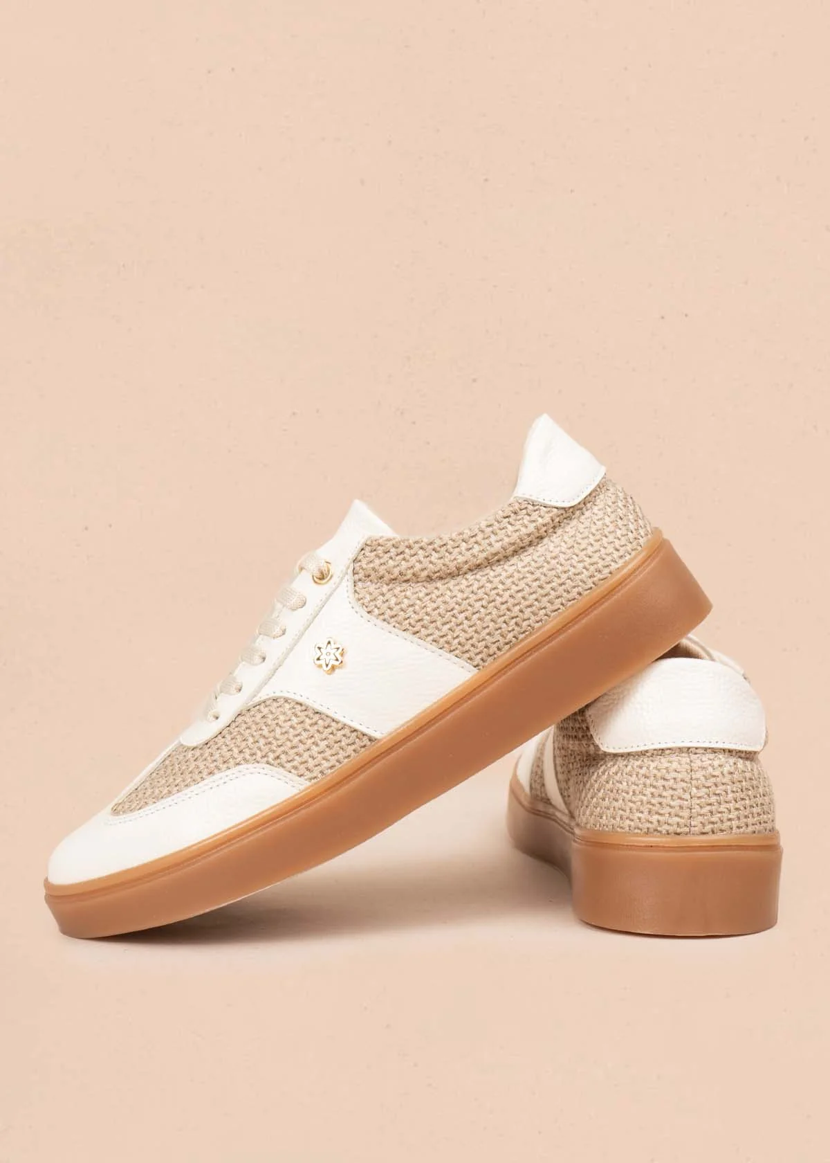 Tenis casuales en cuero color talco y tejido natural 106045 - Image 3