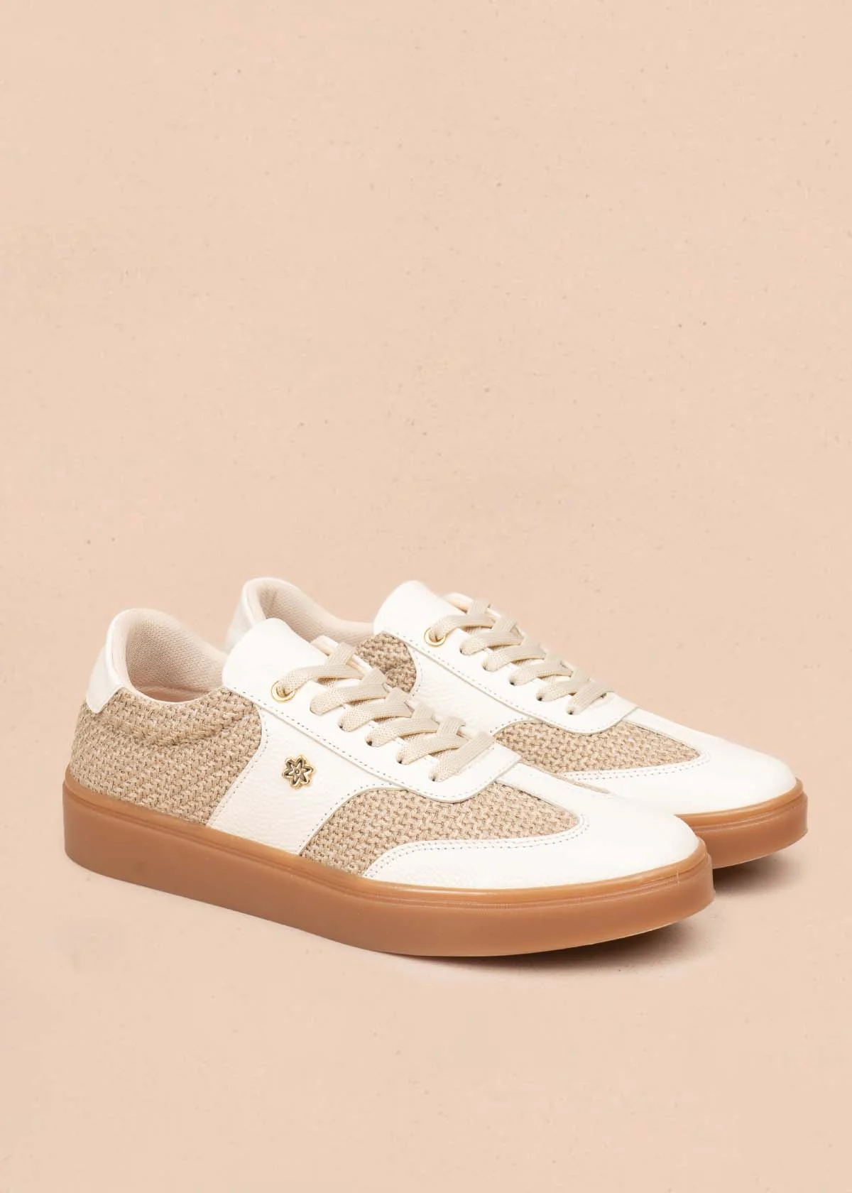 Tenis casuales en cuero color talco y tejido natural 106045 - Image 4
