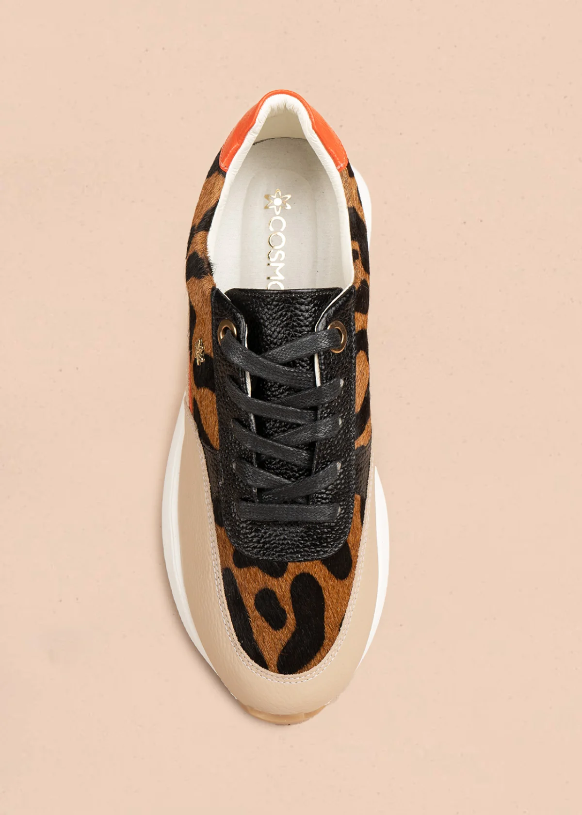 Tenis casuales en cuero color beige con pelo animal print y detalles naranja 106497 - Image 4