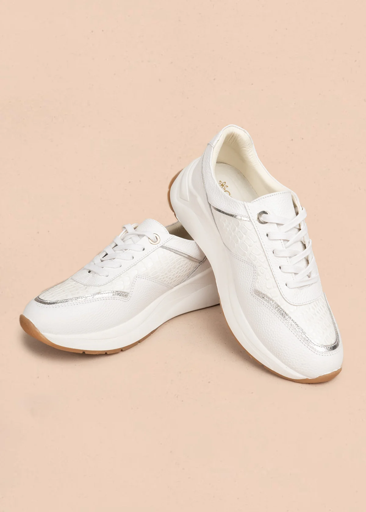 Tenis casuales en cuero color blanco con textura croco 106484 - Image 2
