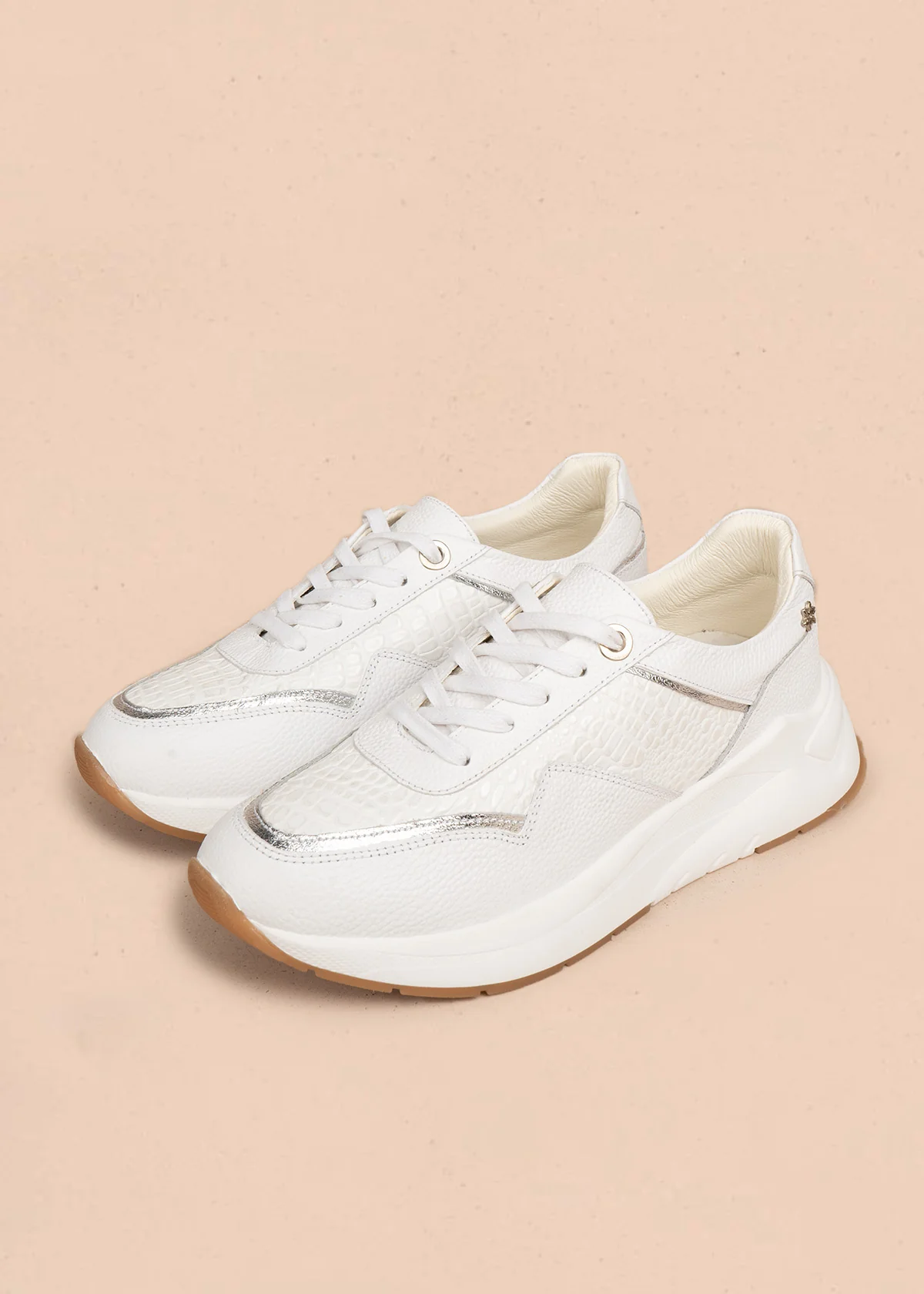 Tenis casuales en cuero color blanco con textura croco 106484 - Image 3