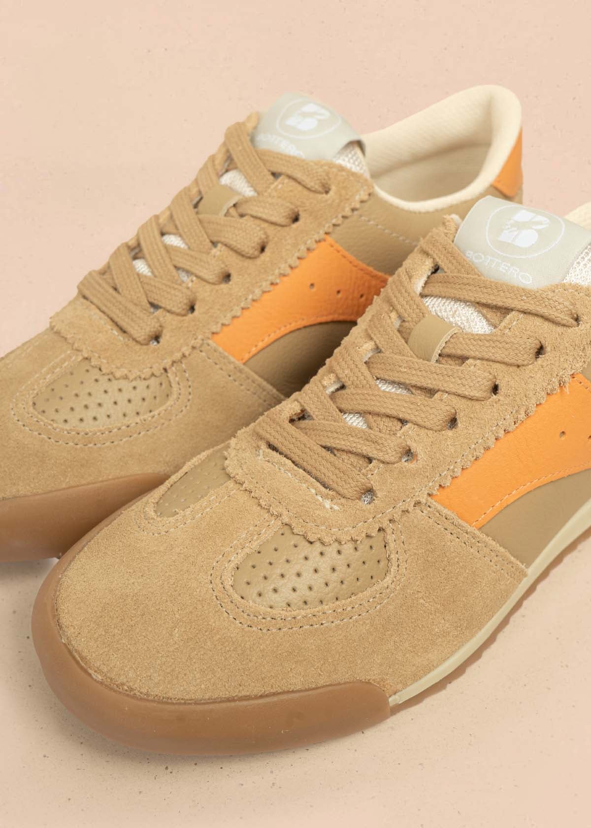 Tenis casuales en cuero color canela con detalles en naranja 105977 - Image 4