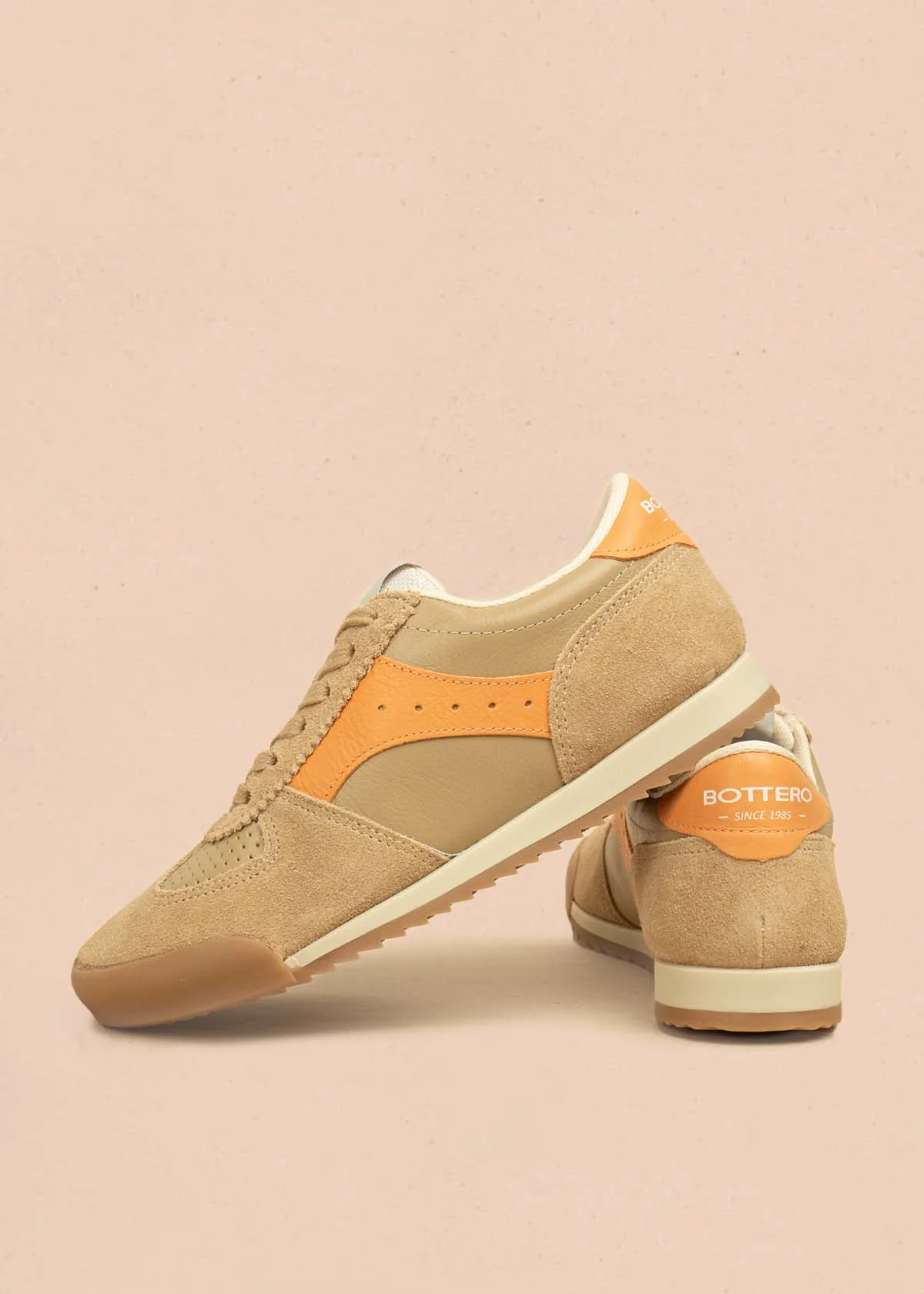 Tenis casuales en cuero color canela con detalles en naranja 105977 - Image 5