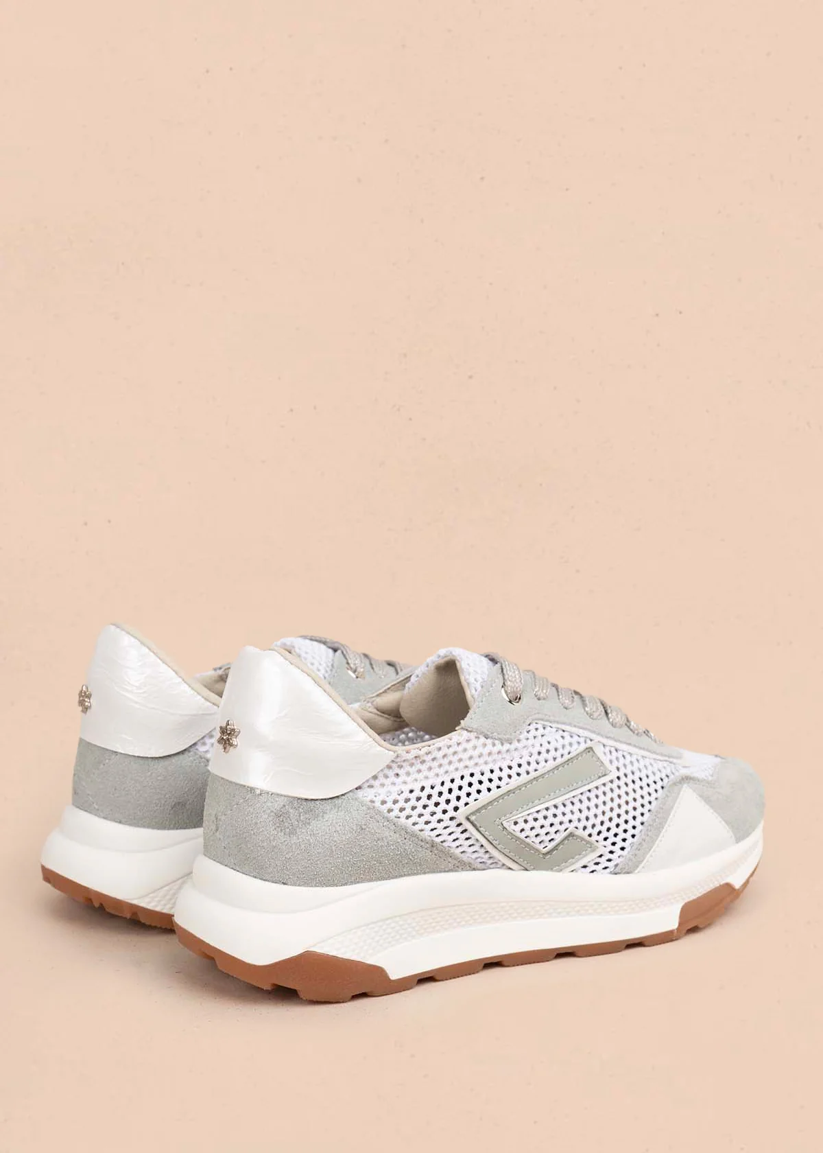 tenis casuales en cuero color gris con diseño en malla 106024 - Image 4