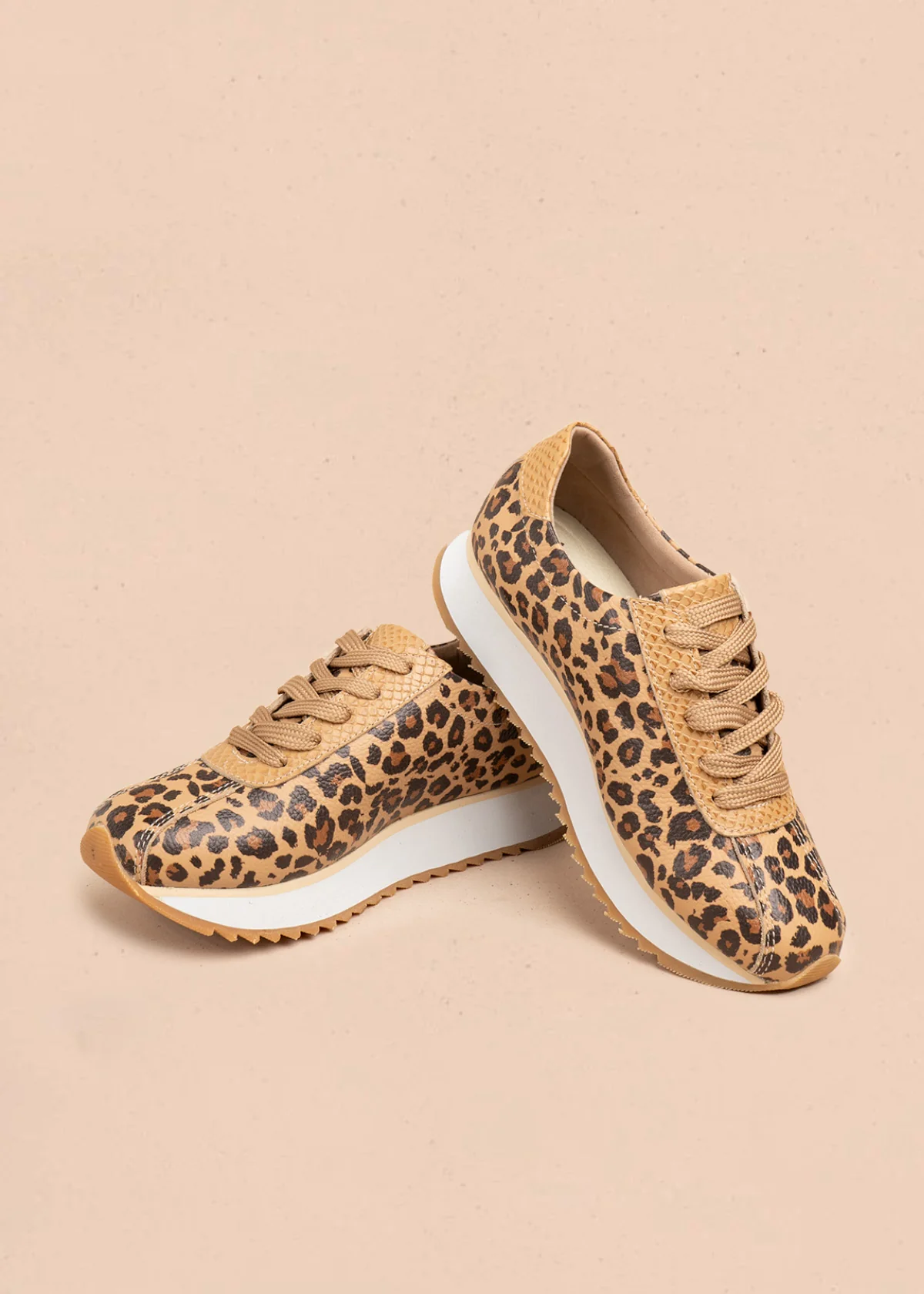 Tenis casuales en cuero color miel animal print 106587 - Image 2