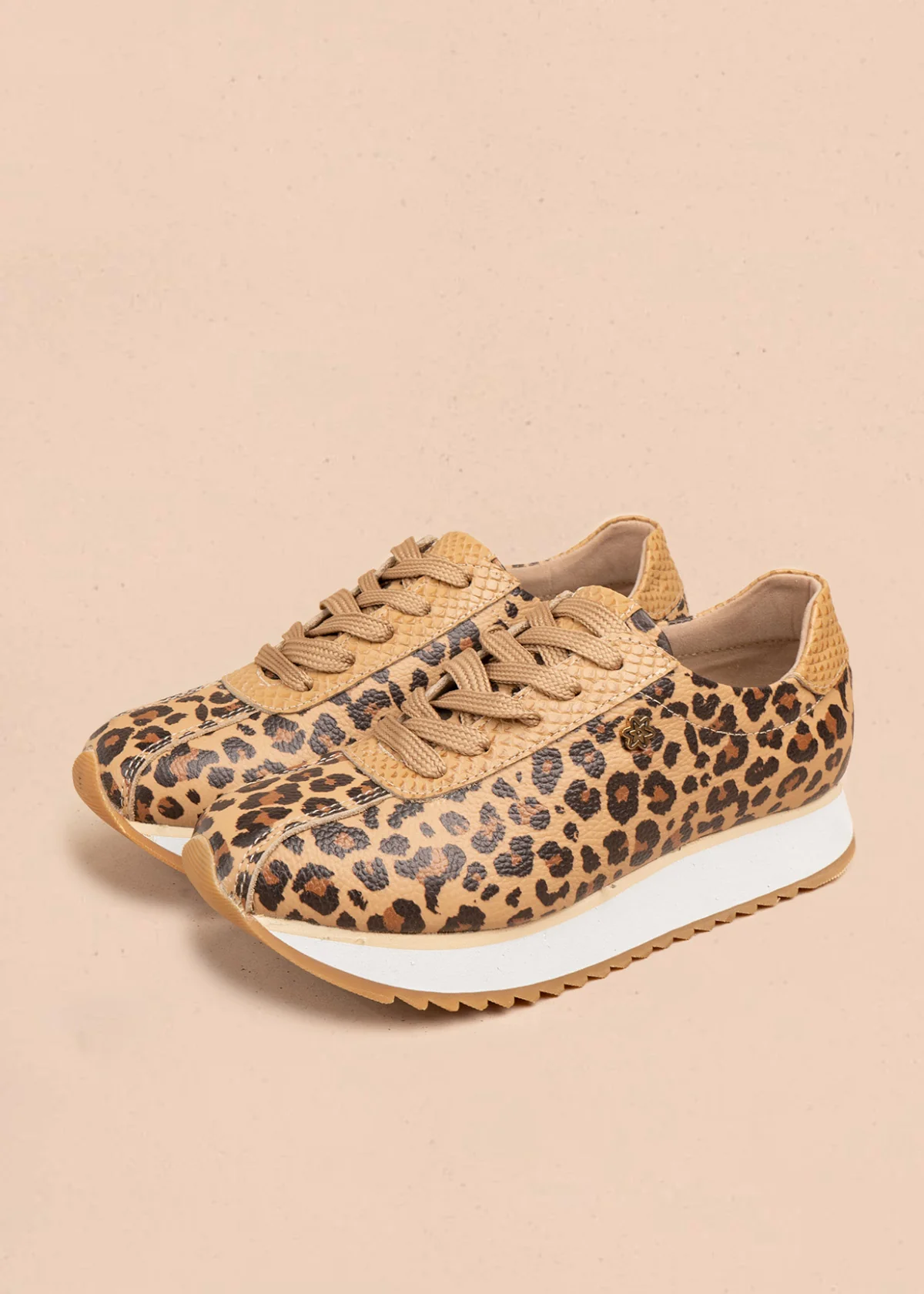 Tenis casuales en cuero color miel animal print 106587 - Image 3