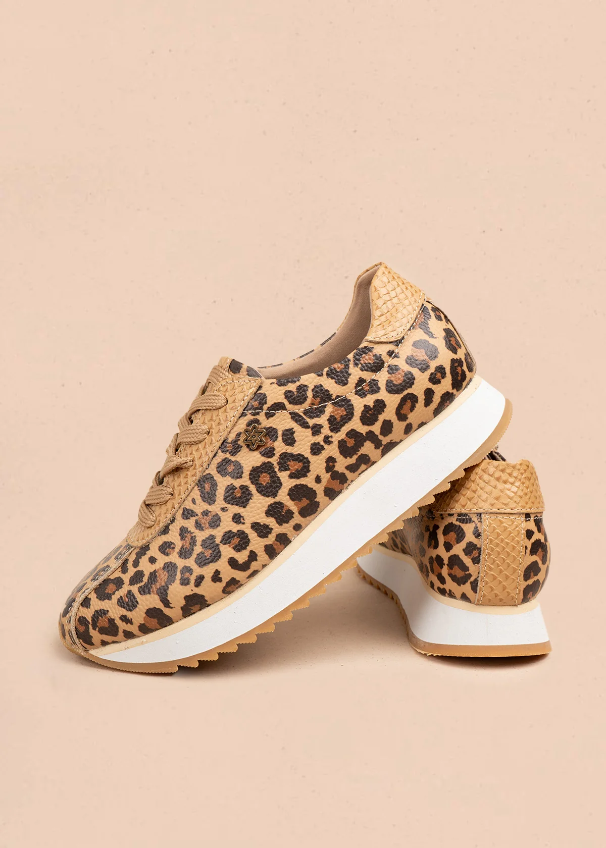 Tenis casuales en cuero color miel animal print 106587 - Image 6