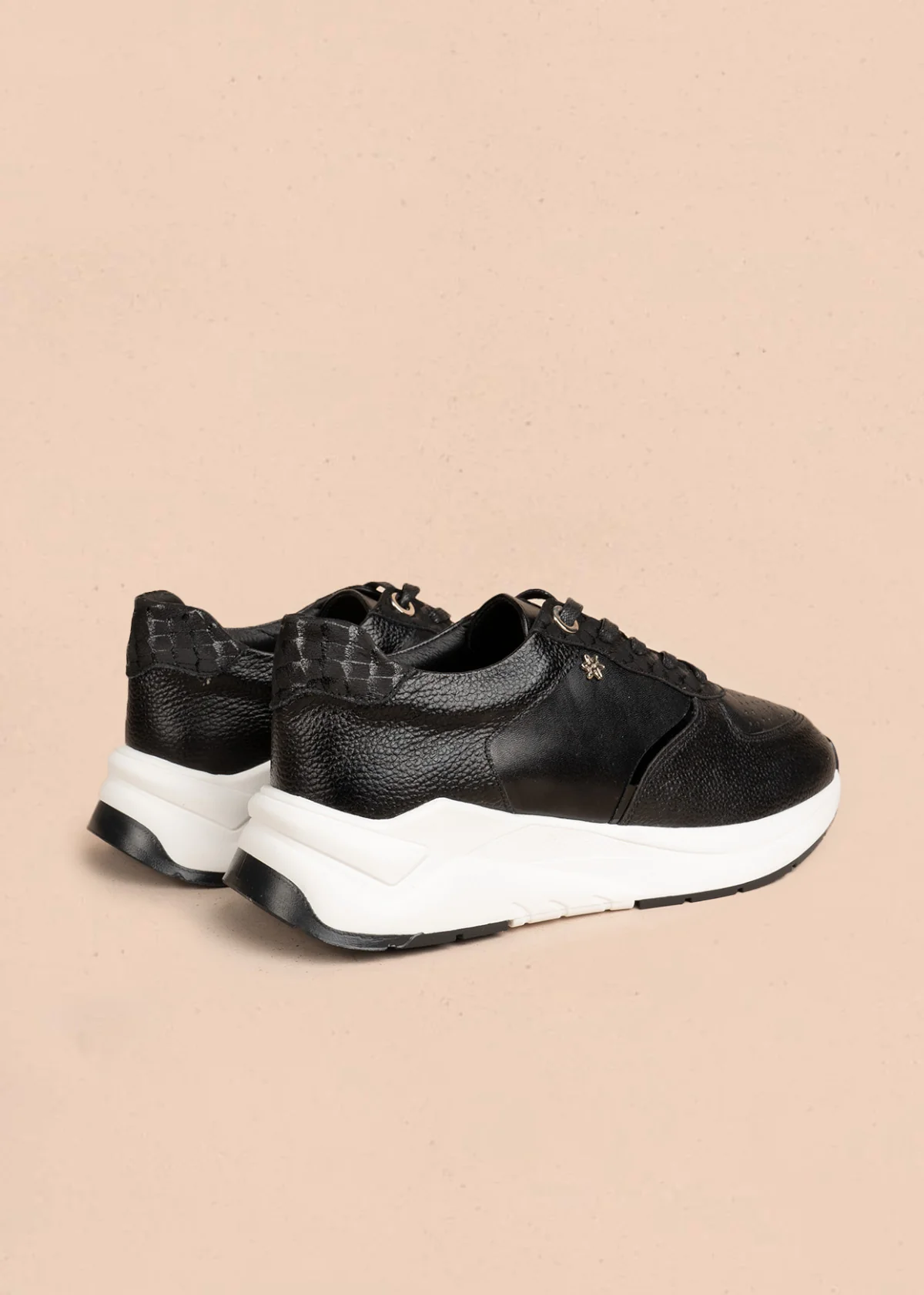 Tenis casuales en cuero color negro con perforaciones 106488 - Image 5