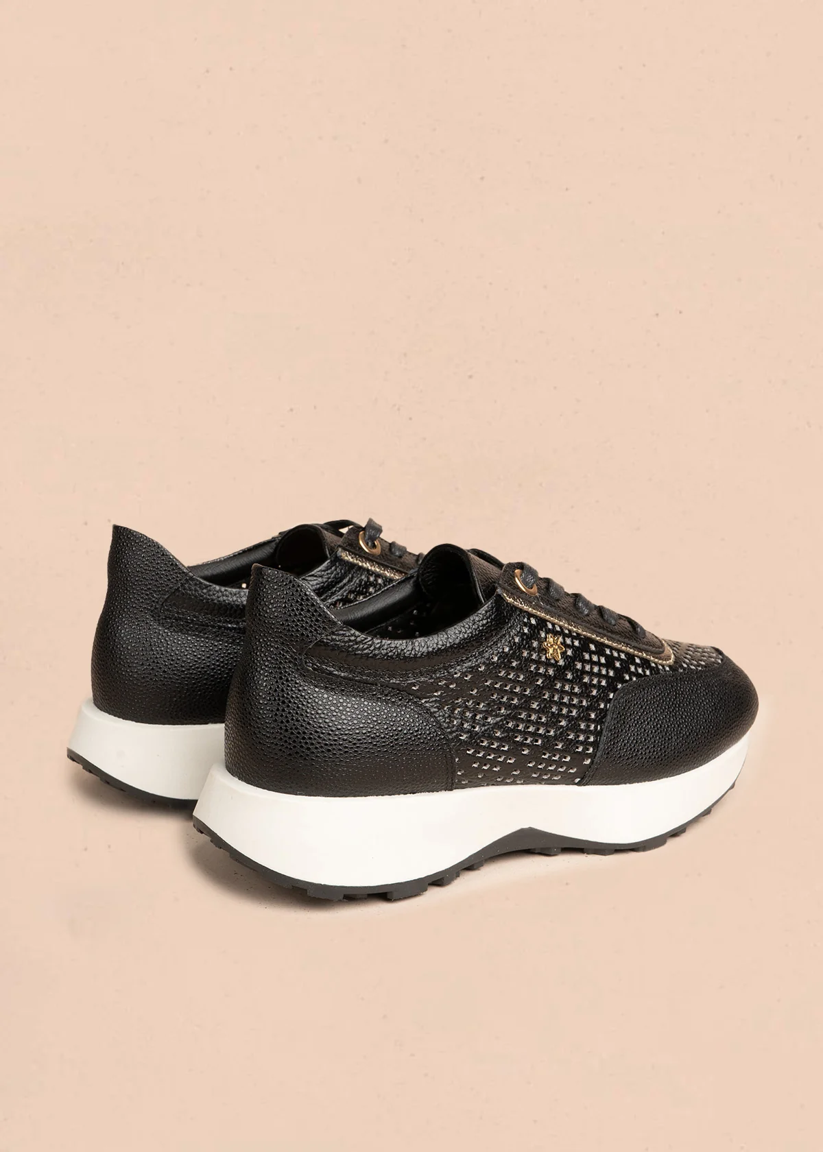 Tenis casuales en cuero color negro con perforaciones 106495 - Image 5