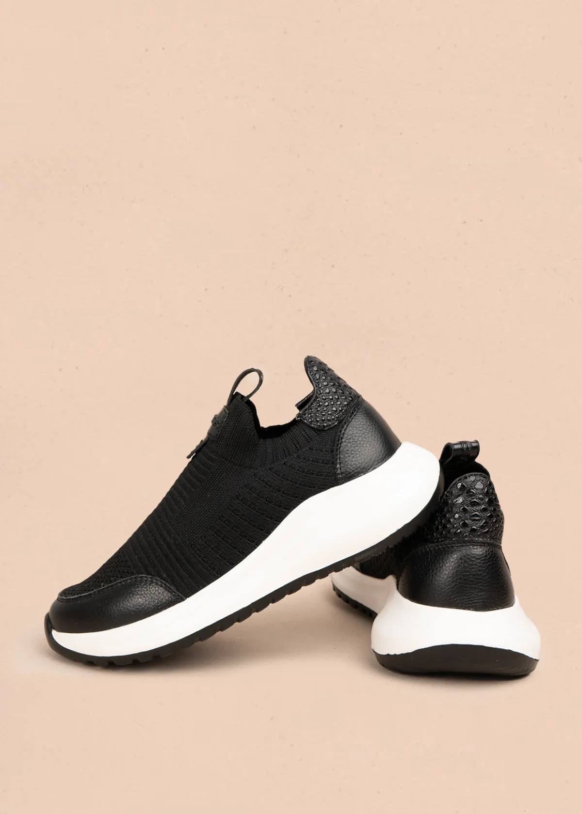 Tenis casuales en cuero color negro en malla  106114 - Image 4